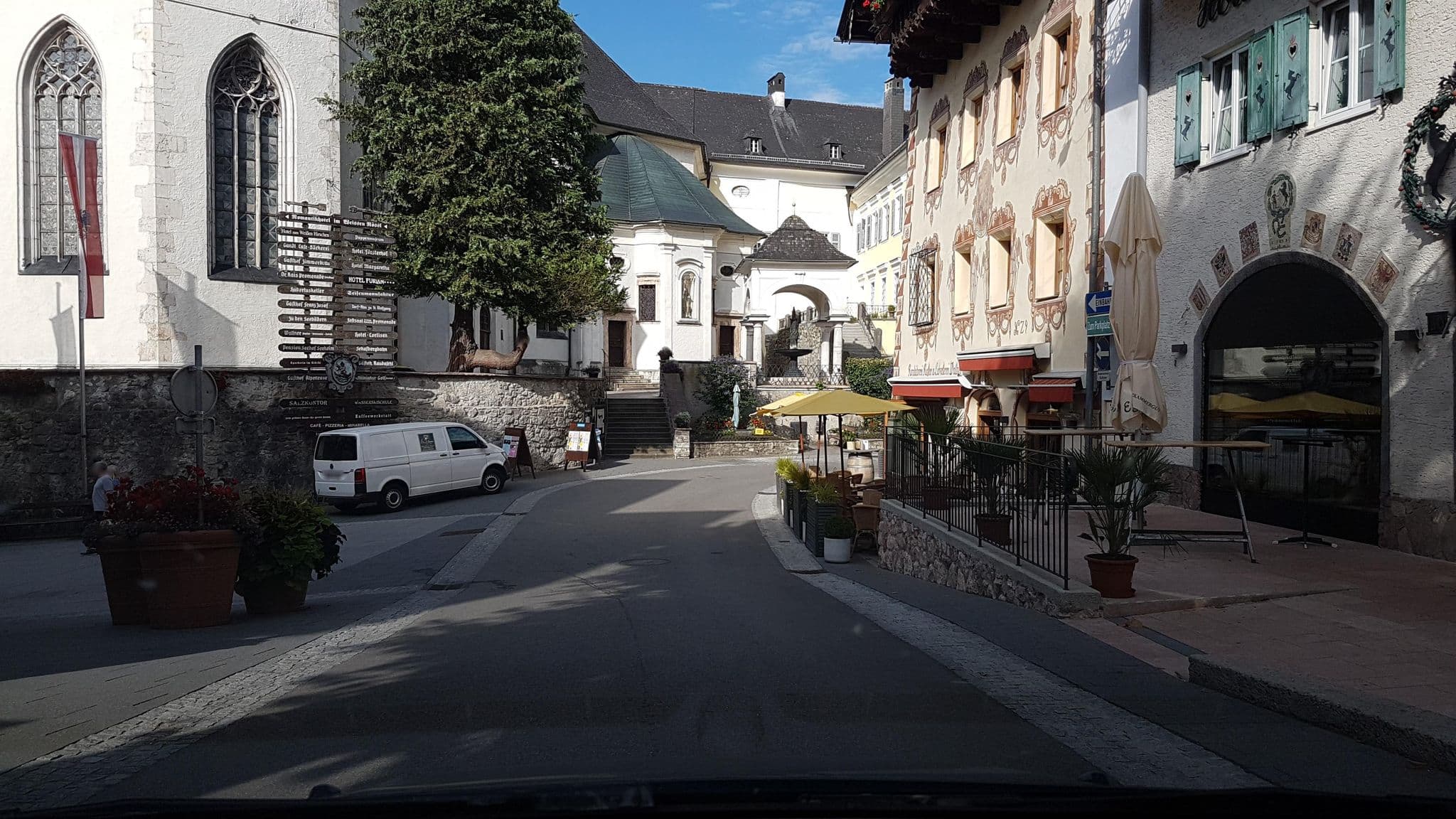 Street view near comfortable bed, Sankt Wolfgang im Salzkammergut — © Langfahrer (CC BY-SA · Mapillary)