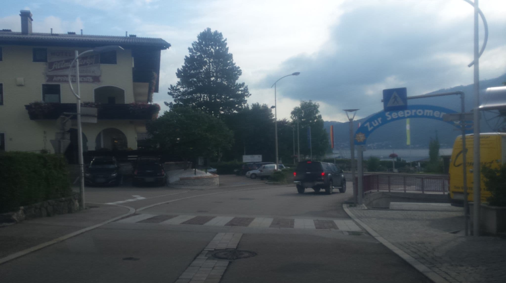 Street view near Altmünsterhof am See, Altmünster — © stefan147 (CC BY-SA · Mapillary)