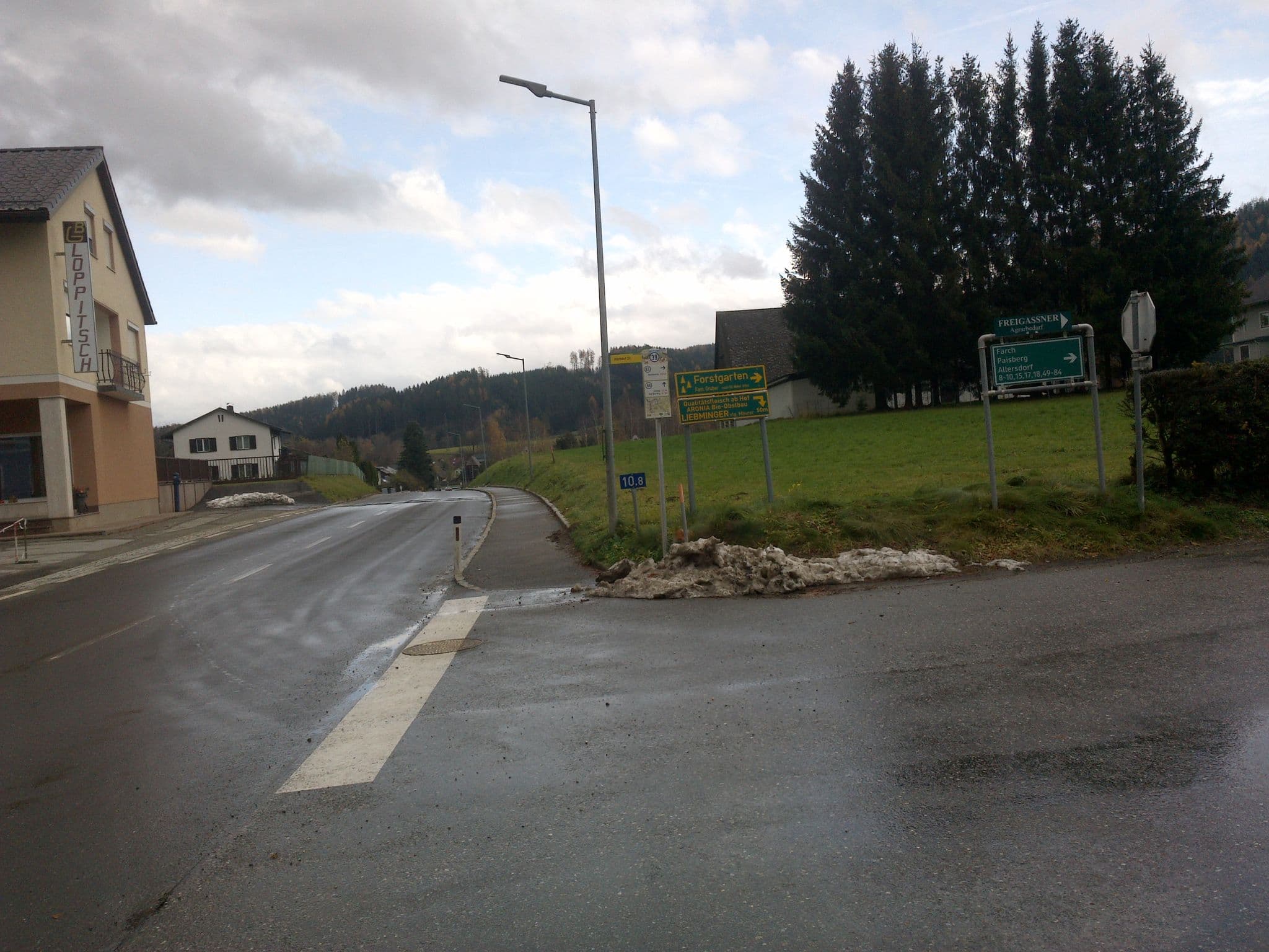 Street view near Ursula Pollhammer, Weißkirchen in Steiermark — © deleted_user (CC BY-SA · Mapillary)
