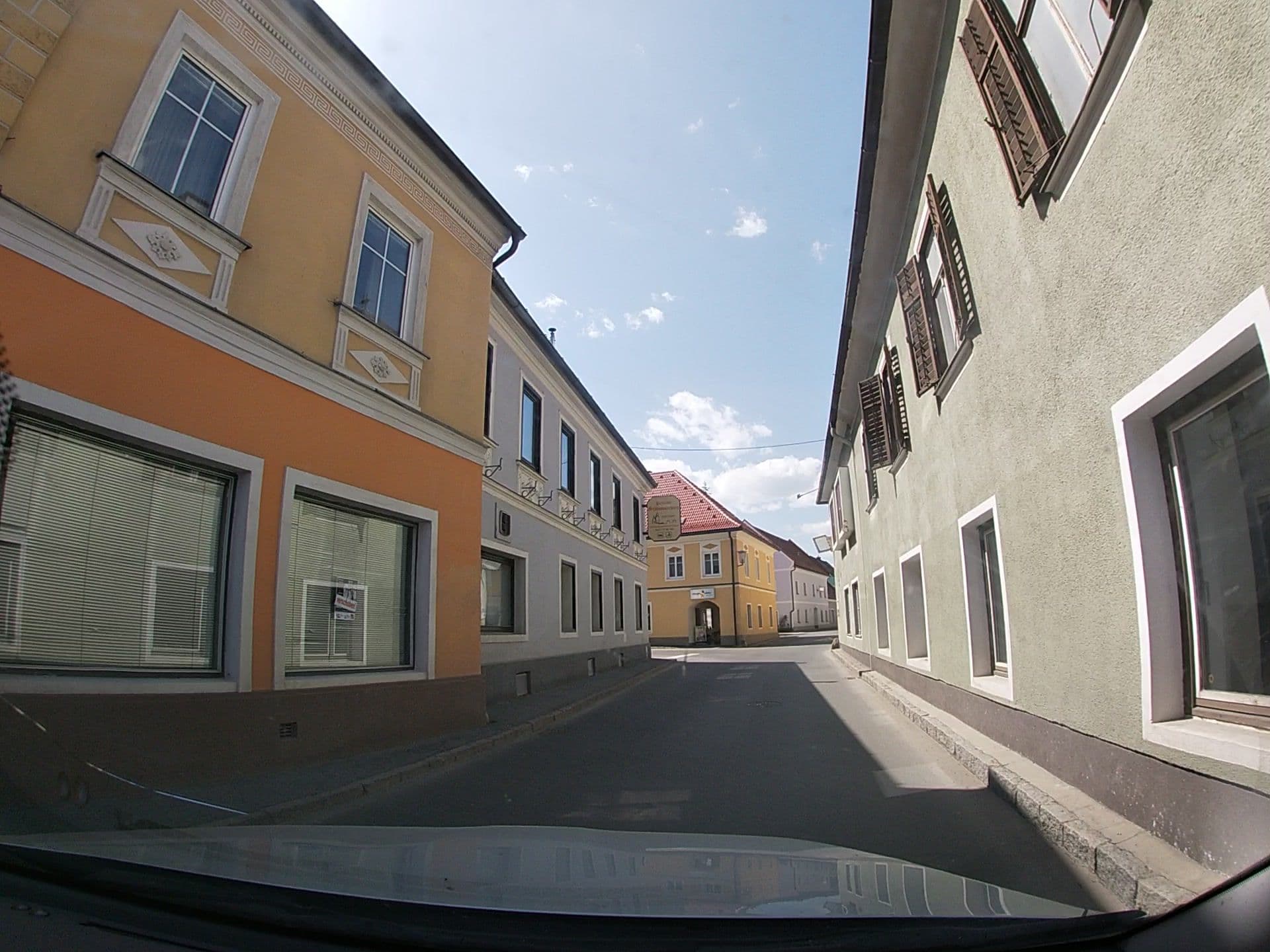 Street view near Schlummerburg, Weißkirchen in Steiermark — © vplus (CC BY-SA · Mapillary)