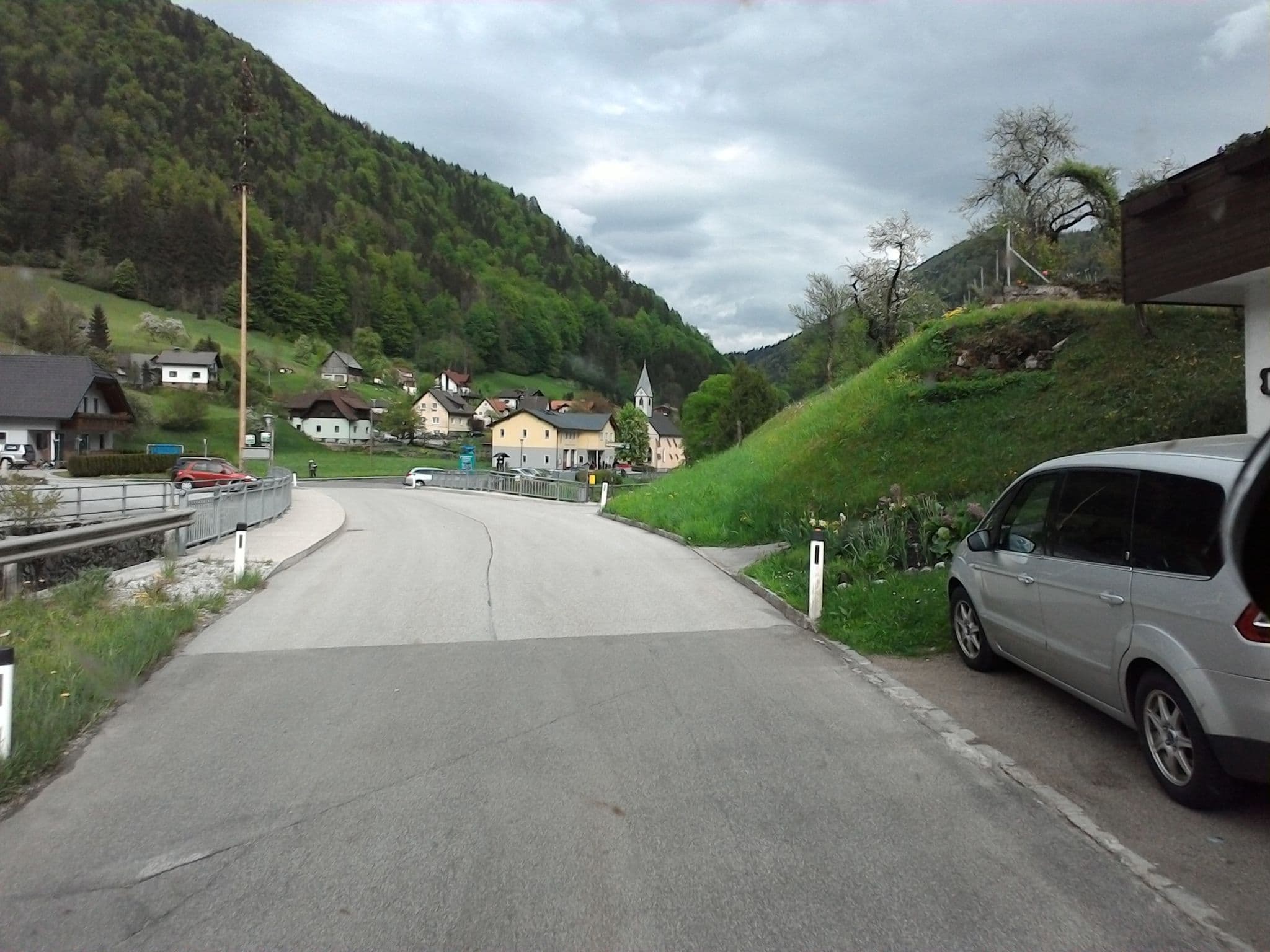 Street view near Renate Weissensteiner, Hall bei Admont — © mprins (CC BY-SA · Mapillary)