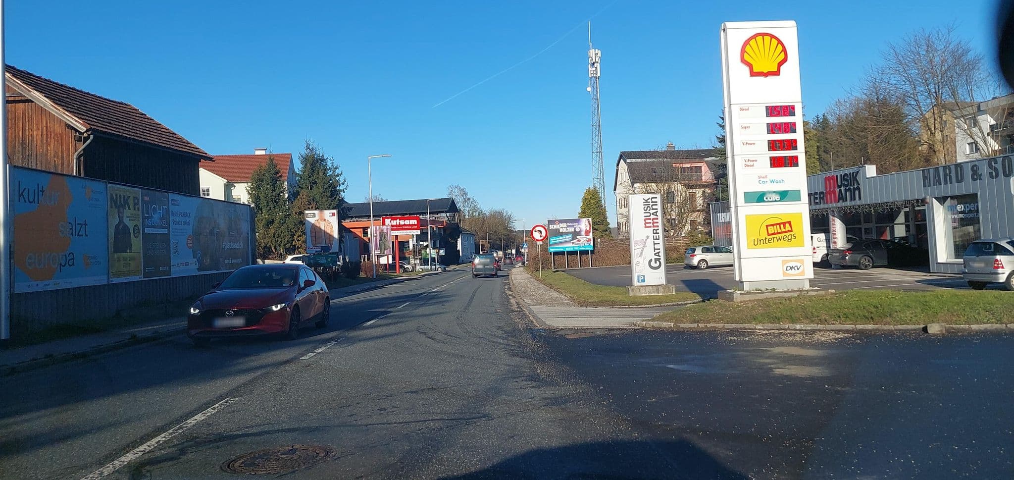 Street view near Hotel Hallerhof Bad Hall, Bad Hall — © gzin (CC BY-SA · Mapillary)