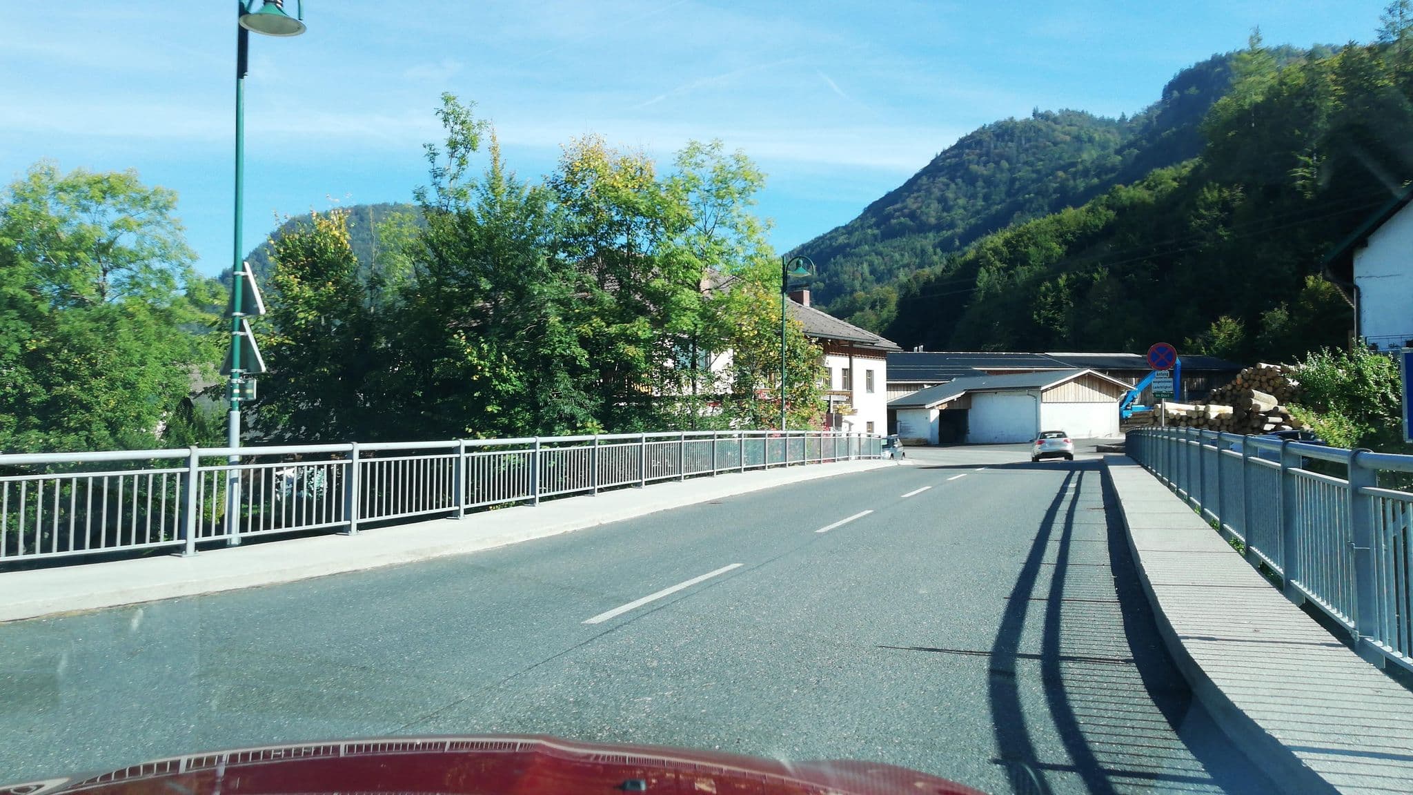 Street view near Almtalhof - Romantik Hotel & Restaurant, Grünau im Almtal — © gzin (CC BY-SA · Mapillary)