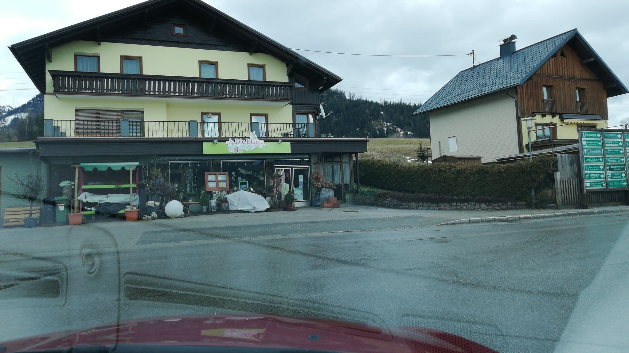 Street view near FIS-Ferienwohnungen im Salzkammergut, Mitterndorf im Steirischen Salzkammergut — © gzin (CC BY-SA · Mapillary)