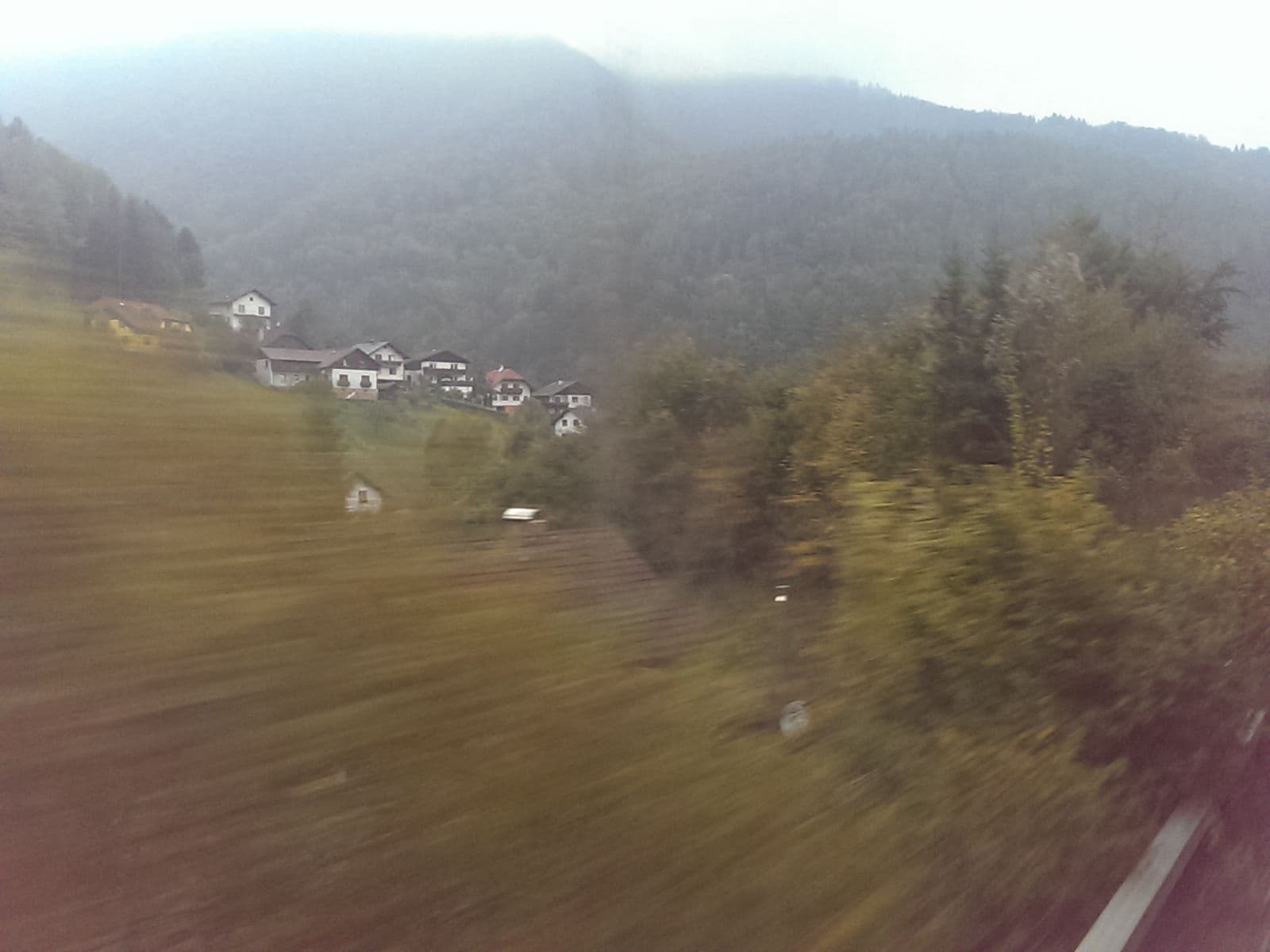 Street view near Gut Weißenbach - Wirtshaus und Genießerzimmer, Zell-Arzberg — © aceini (CC BY-SA · Mapillary)