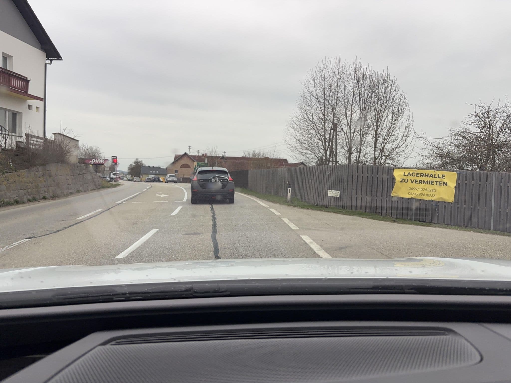 Street view near Gasthof Theresienhof in Wels, Wallern an der Trattnach — © berndschiller (CC BY-SA · Mapillary)