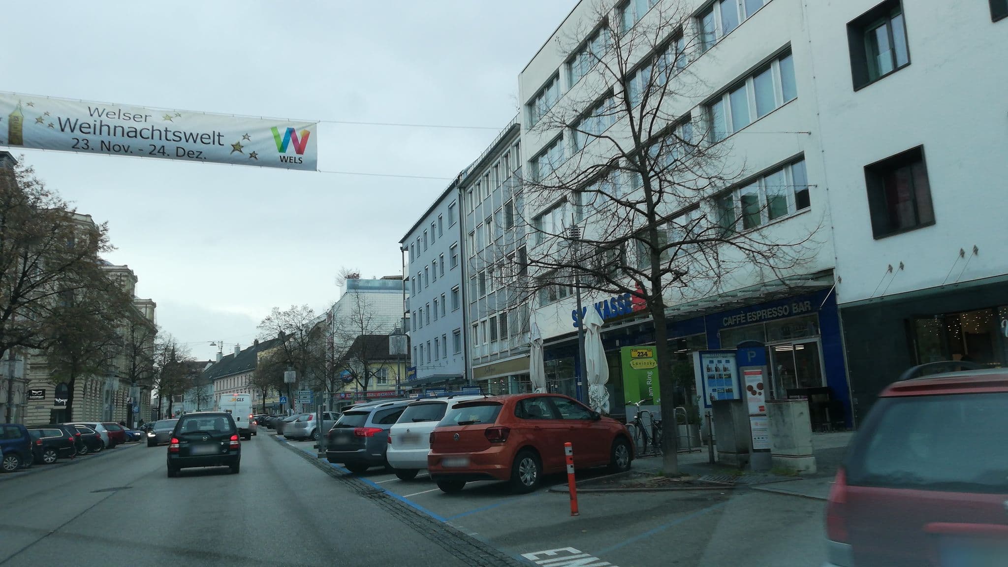 Street view near Schmuck Stefanie Füreder, Hochpoint — © gzin (CC BY-SA · Mapillary)
