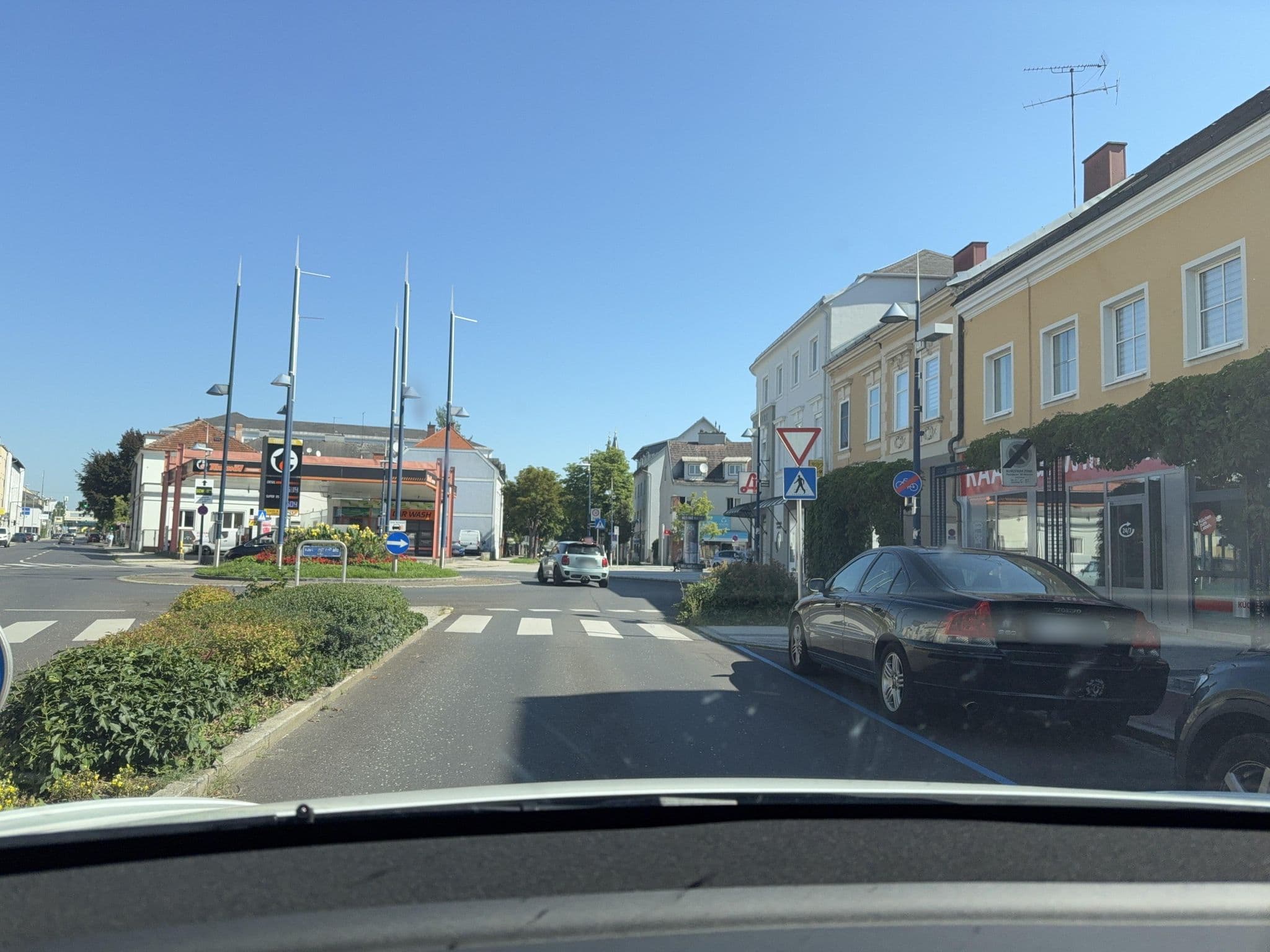 Street view near Gasthaus z Goldenen Schild, Wels — © ottor (CC BY-SA · Mapillary)
