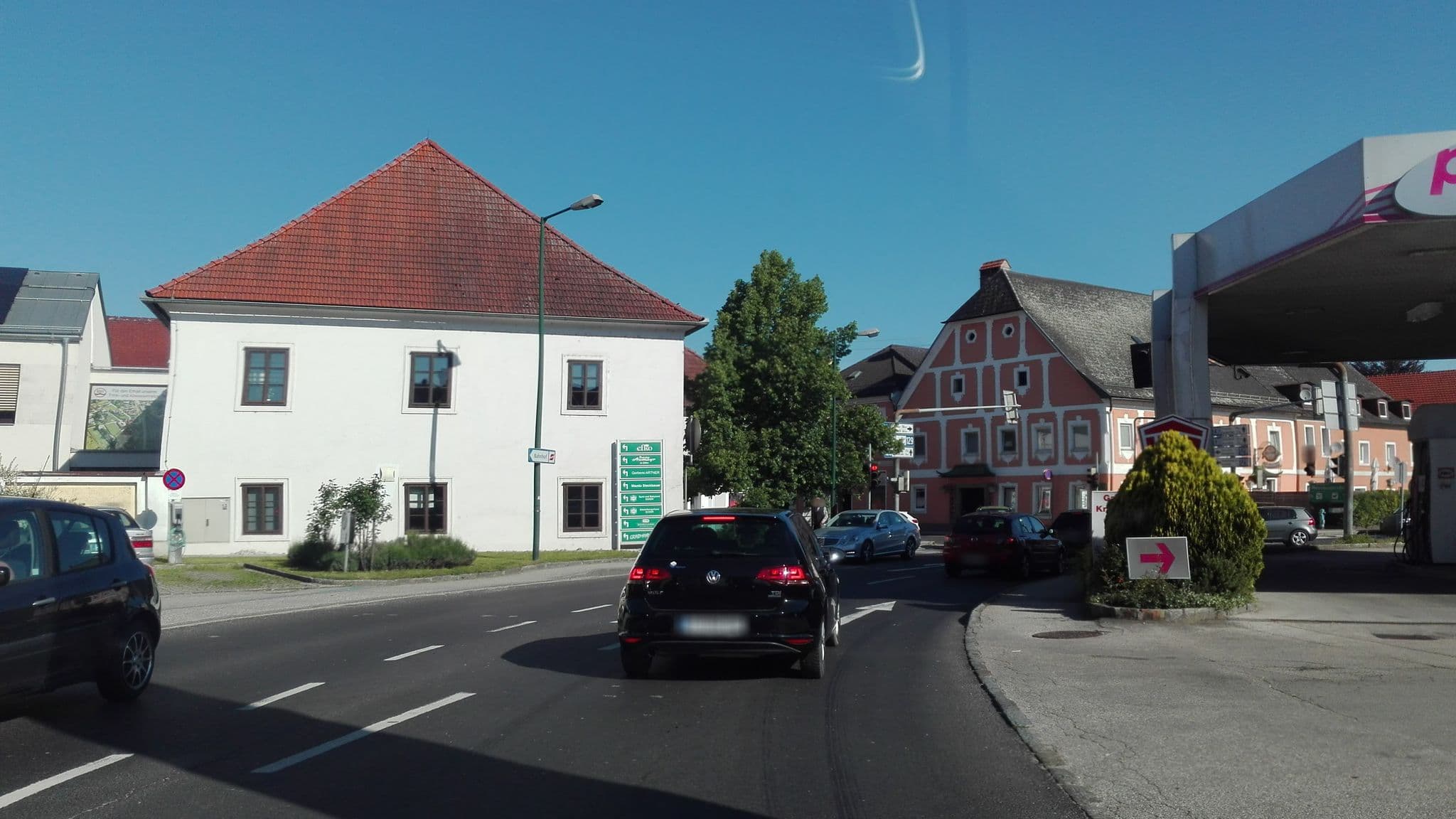 Street view near Oskar Kreuzmayr, Eferding — © suriv (CC BY-SA · Mapillary)