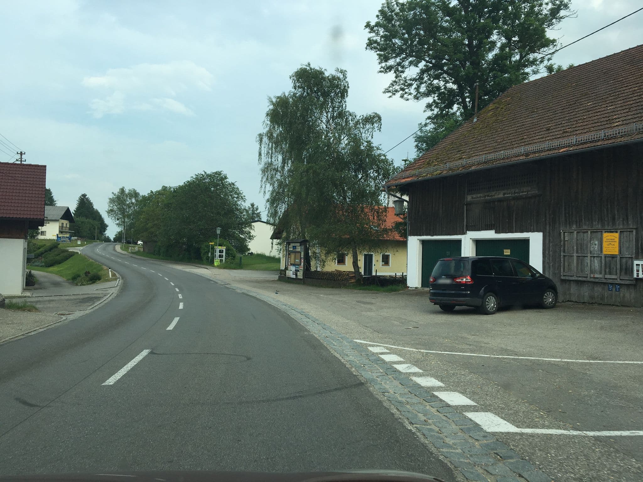 Street view near Gasthof Schachinger „Zum Mitterhofer“, Mehrnbach — © schobi (CC BY-SA · Mapillary)