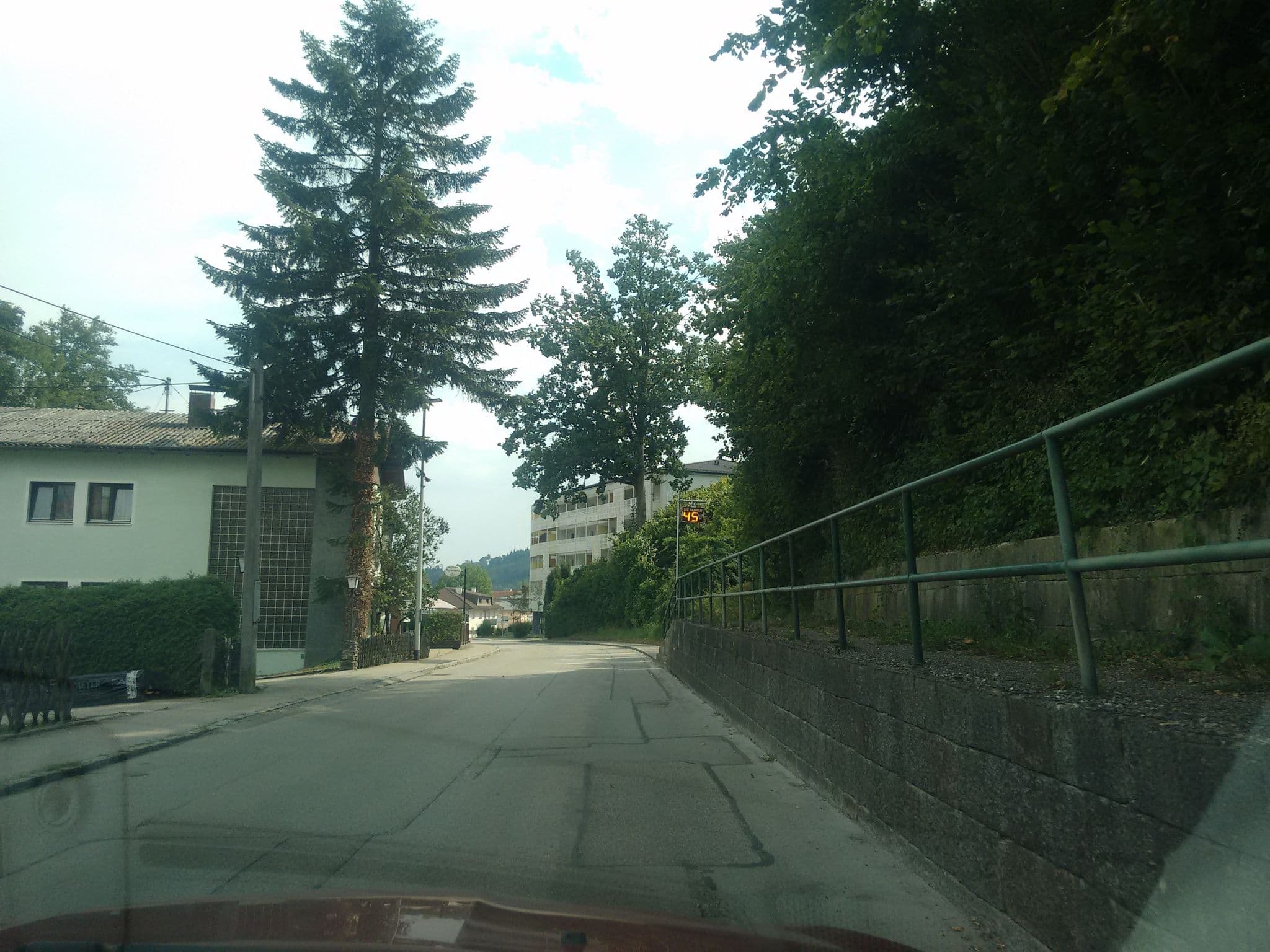 Street view near Gasthof Waldesruh, Bad Schallerbach — © gzin (CC BY-SA · Mapillary)