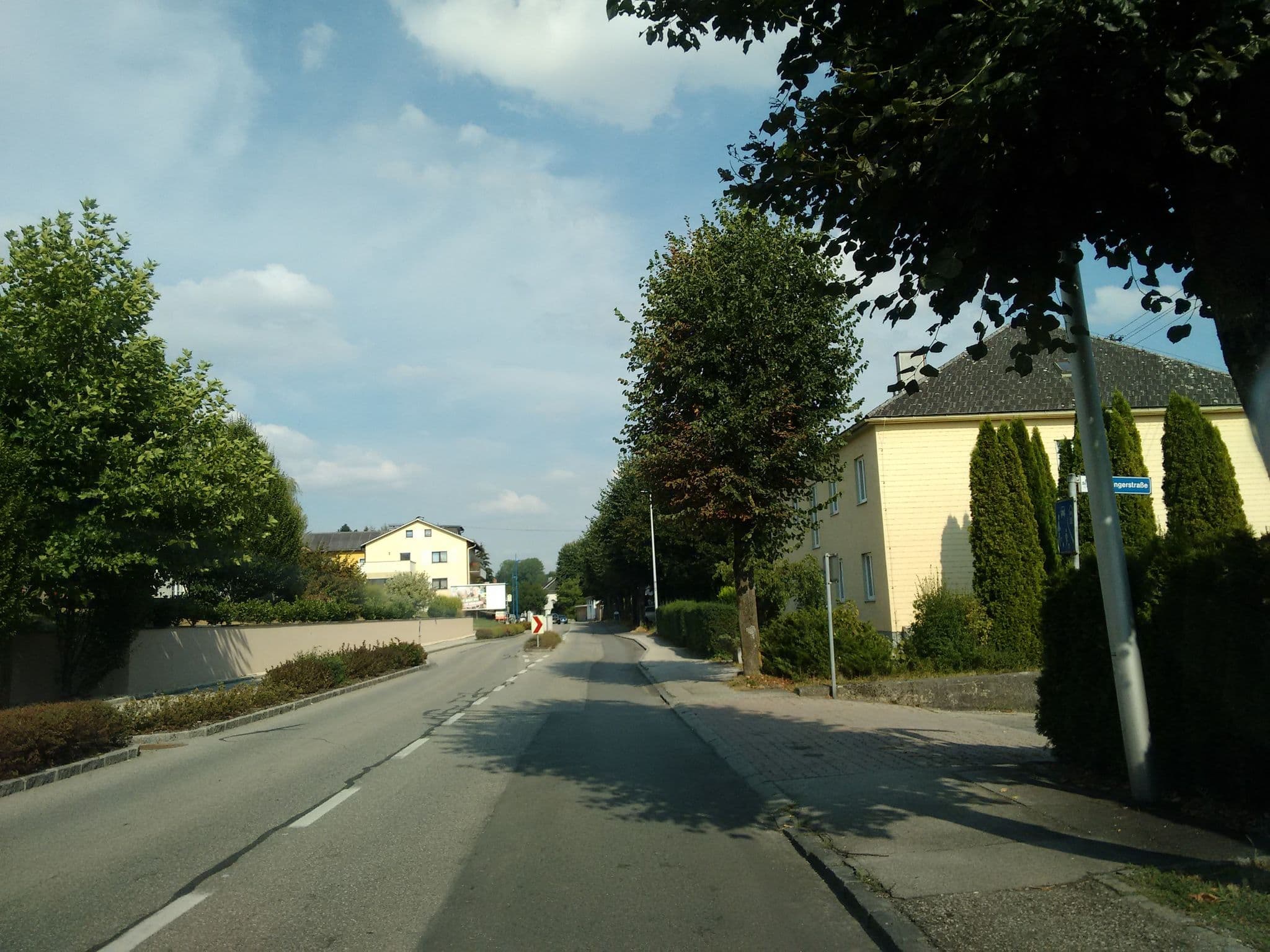 Street view near Maria Krofika, Bad Schallerbach — © gzin (CC BY-SA · Mapillary)