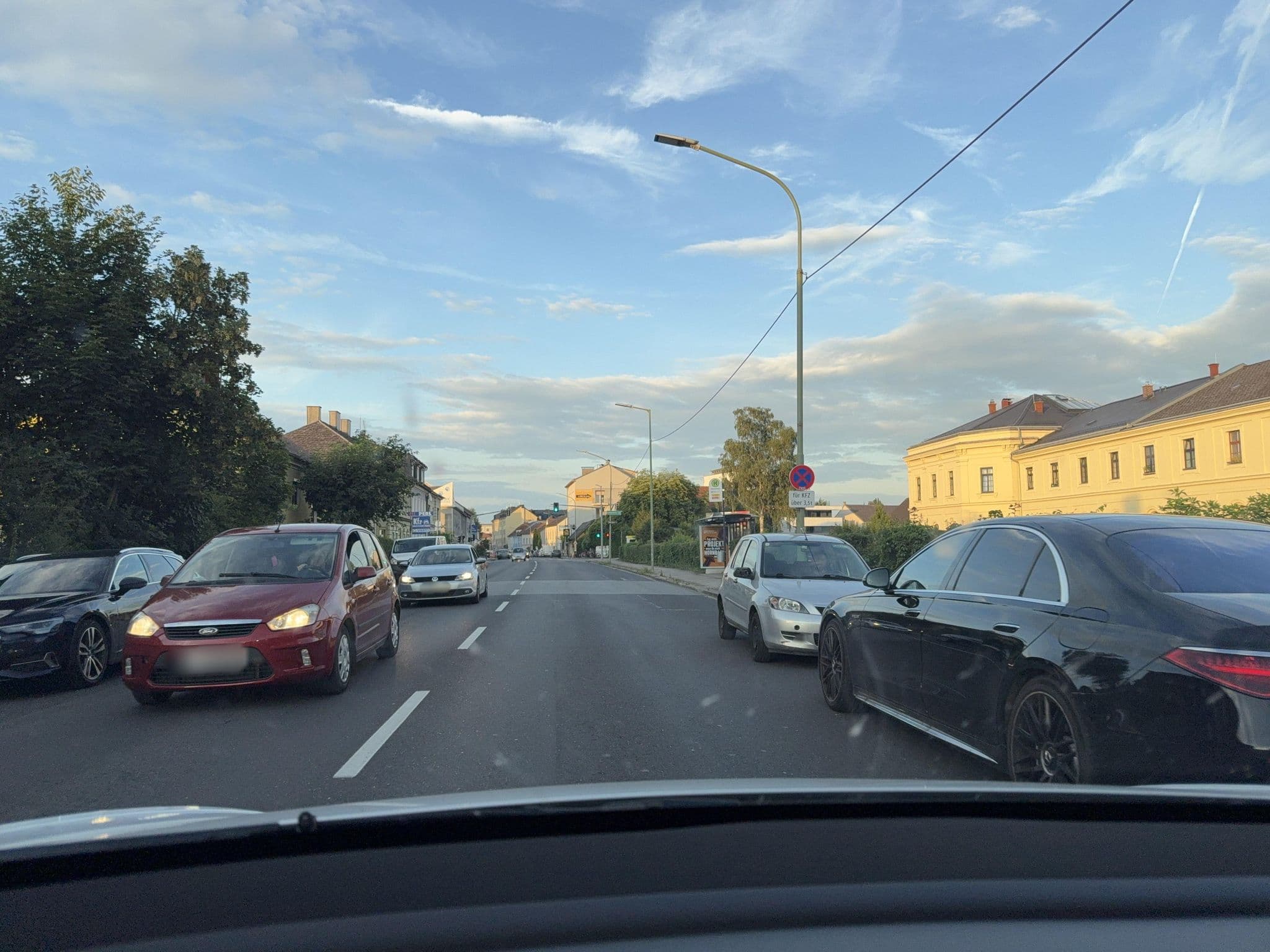 Street view near Gasthaus Egon's Hausmannskost, Bernardin — © ottor (CC BY-SA · Mapillary)