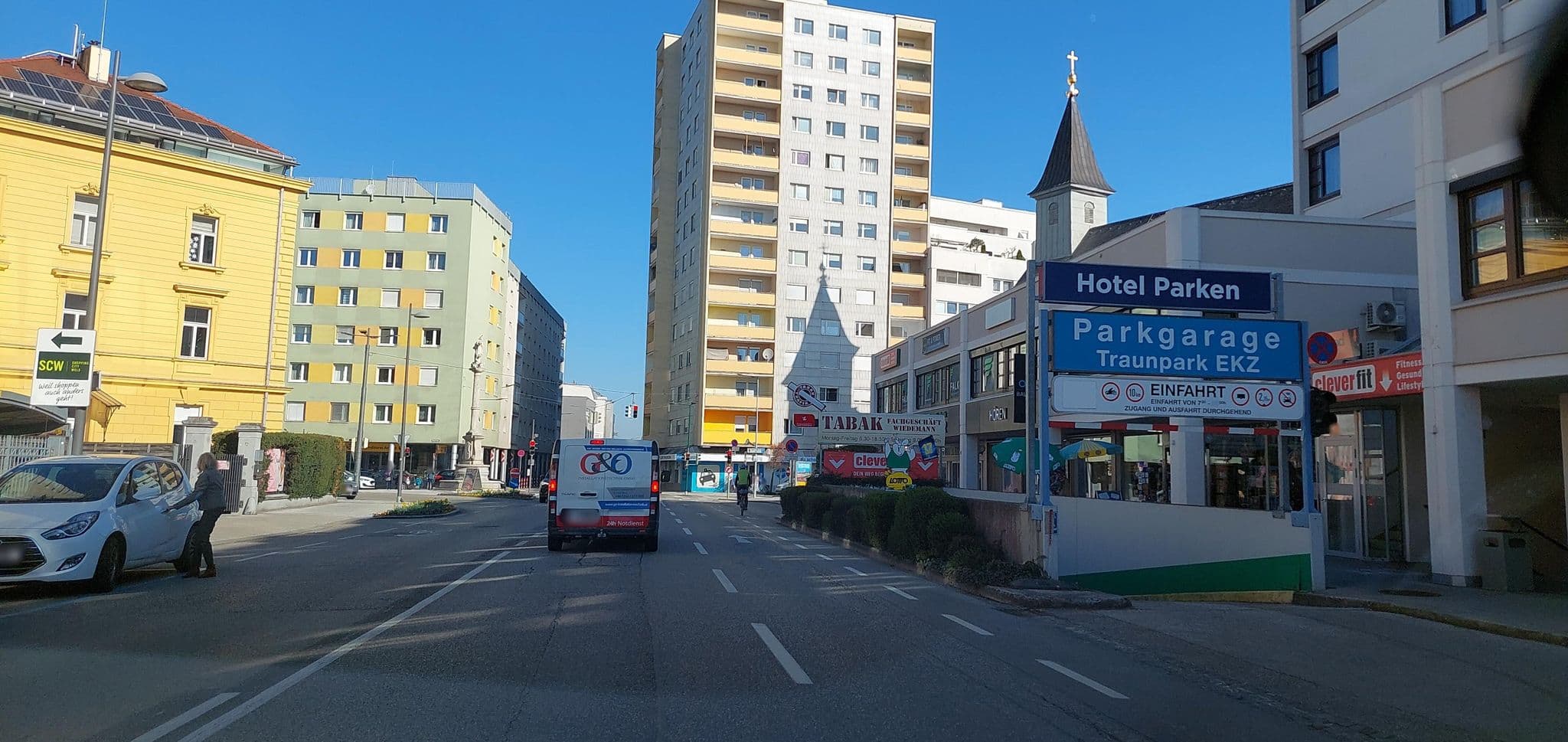 Street view near Hotel Traunpark Wels, Hochpoint — © gzin (CC BY-SA · Mapillary)