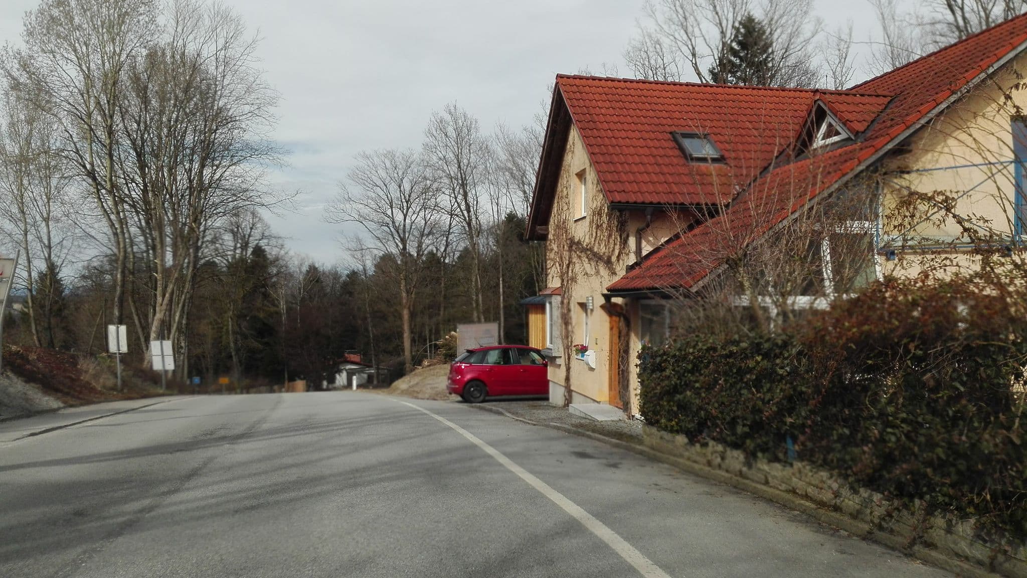 Street view near Waldschloss Hotel & Restaurant, Münzkirchen — © suriv (CC BY-SA · Mapillary)
