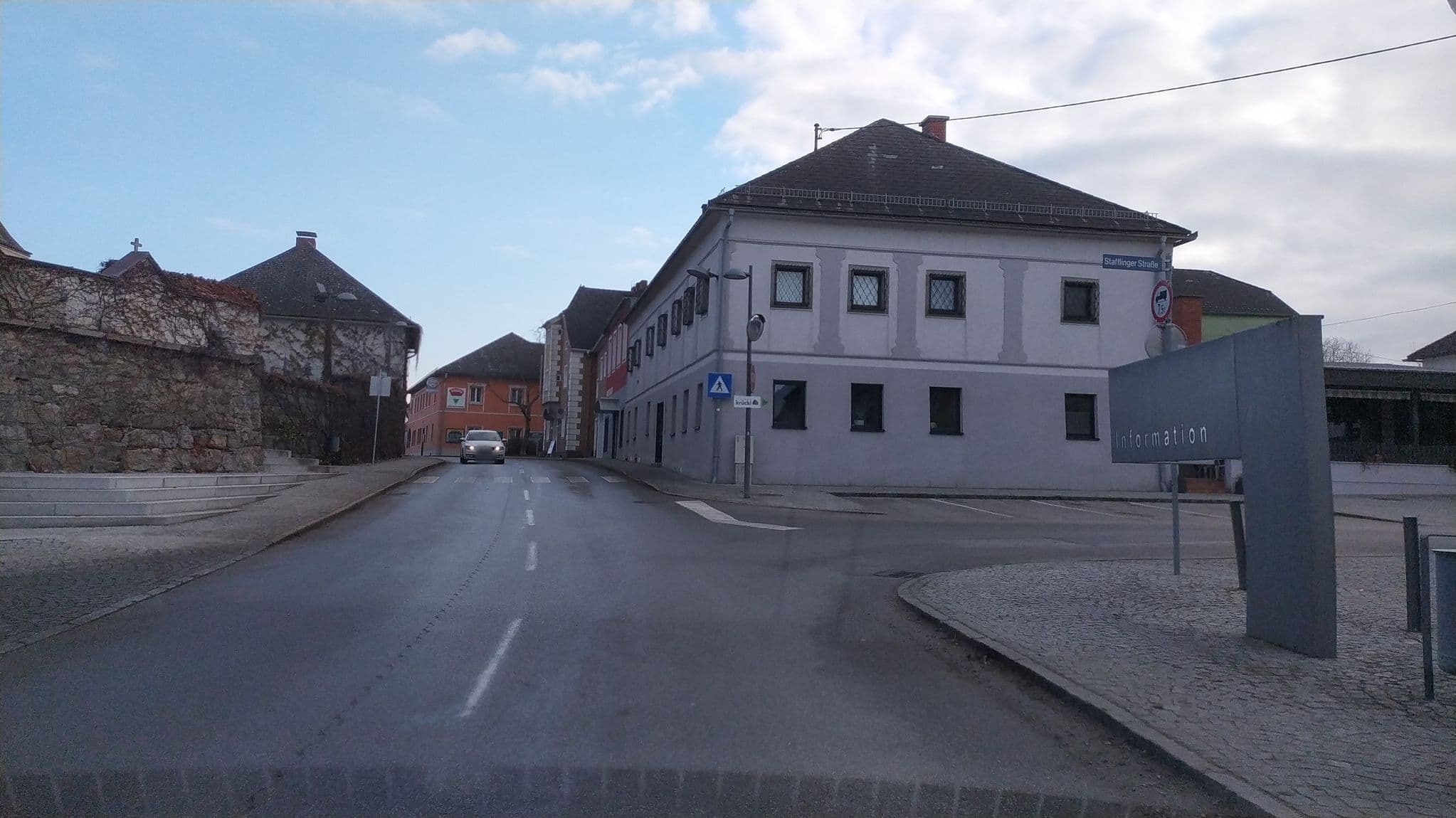 Street view near Verena Walterer, Naarn im Machlande — © suriv (CC BY-SA · Mapillary)