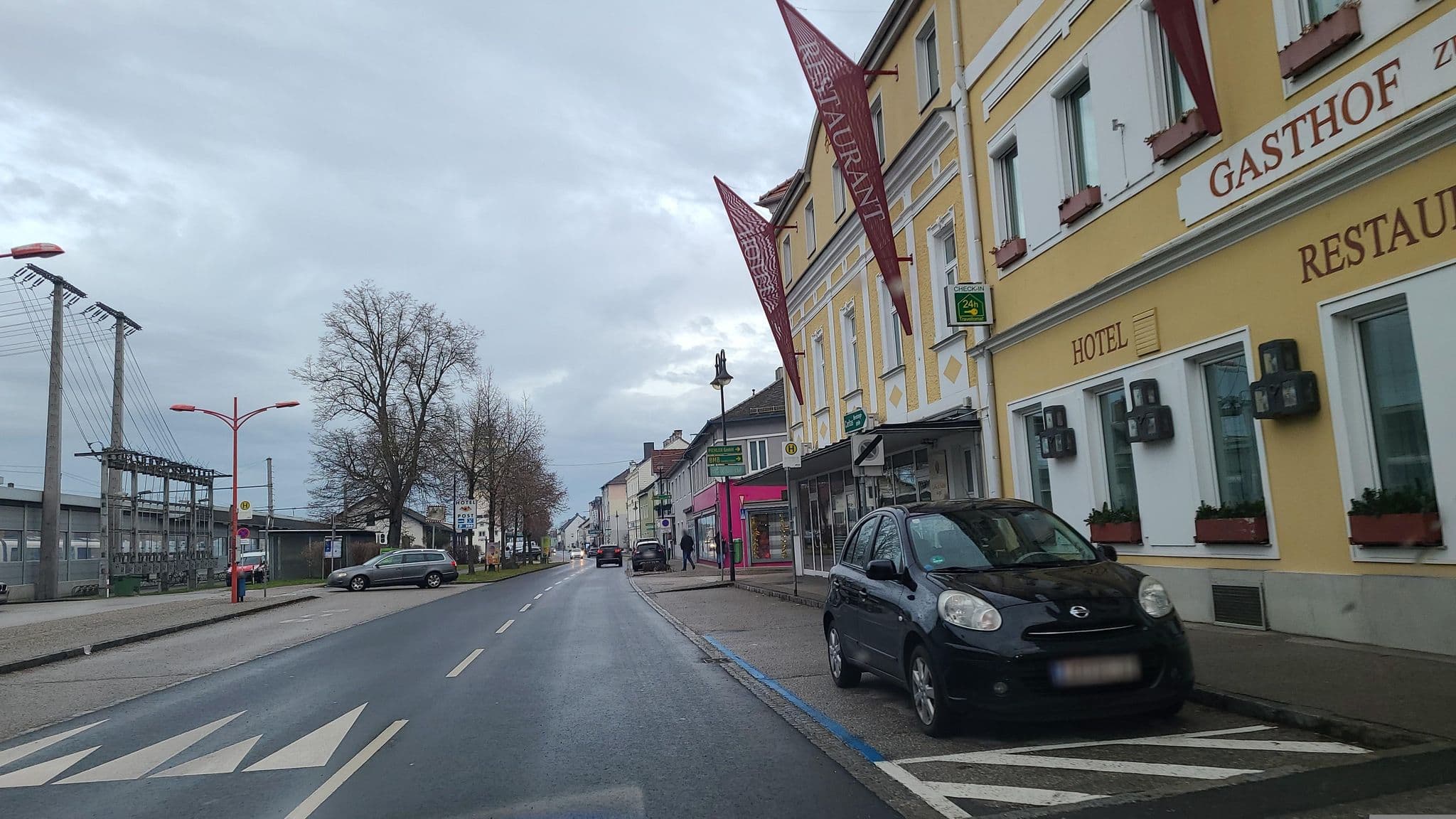Street view near Hotel Zur Post Zimmer 12, Sankt Valentin — © chrisbeddow (CC BY-SA · Mapillary)