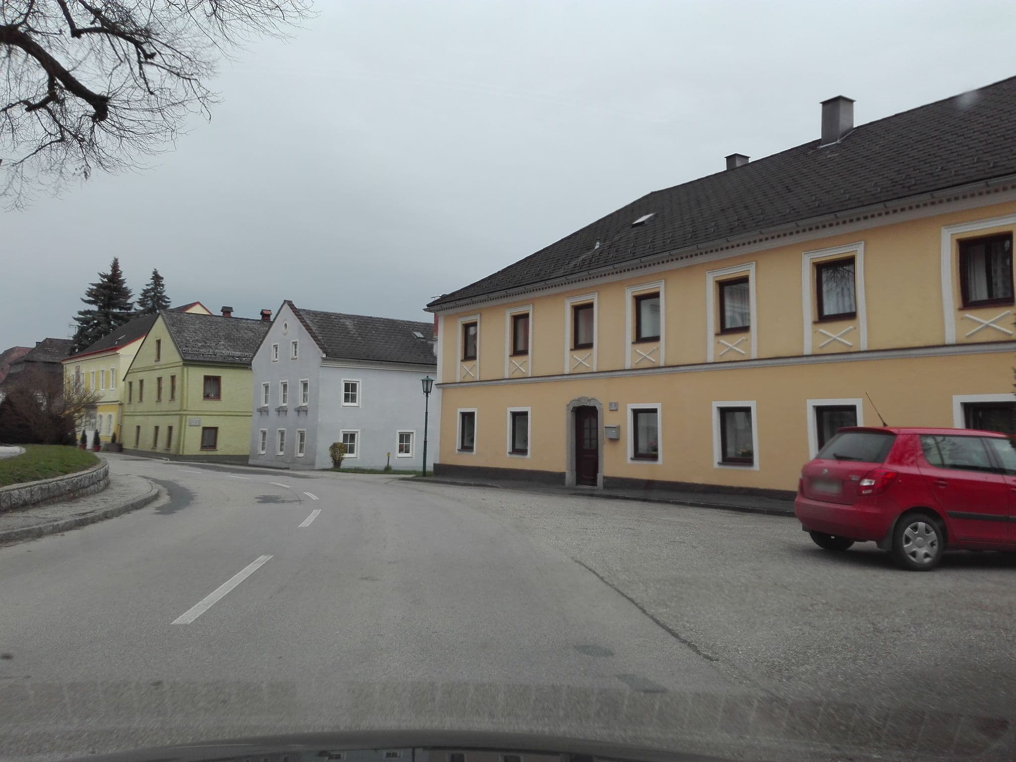 Street view near Fraundorfer Alfred, Grein — © suriv (CC BY-SA · Mapillary)