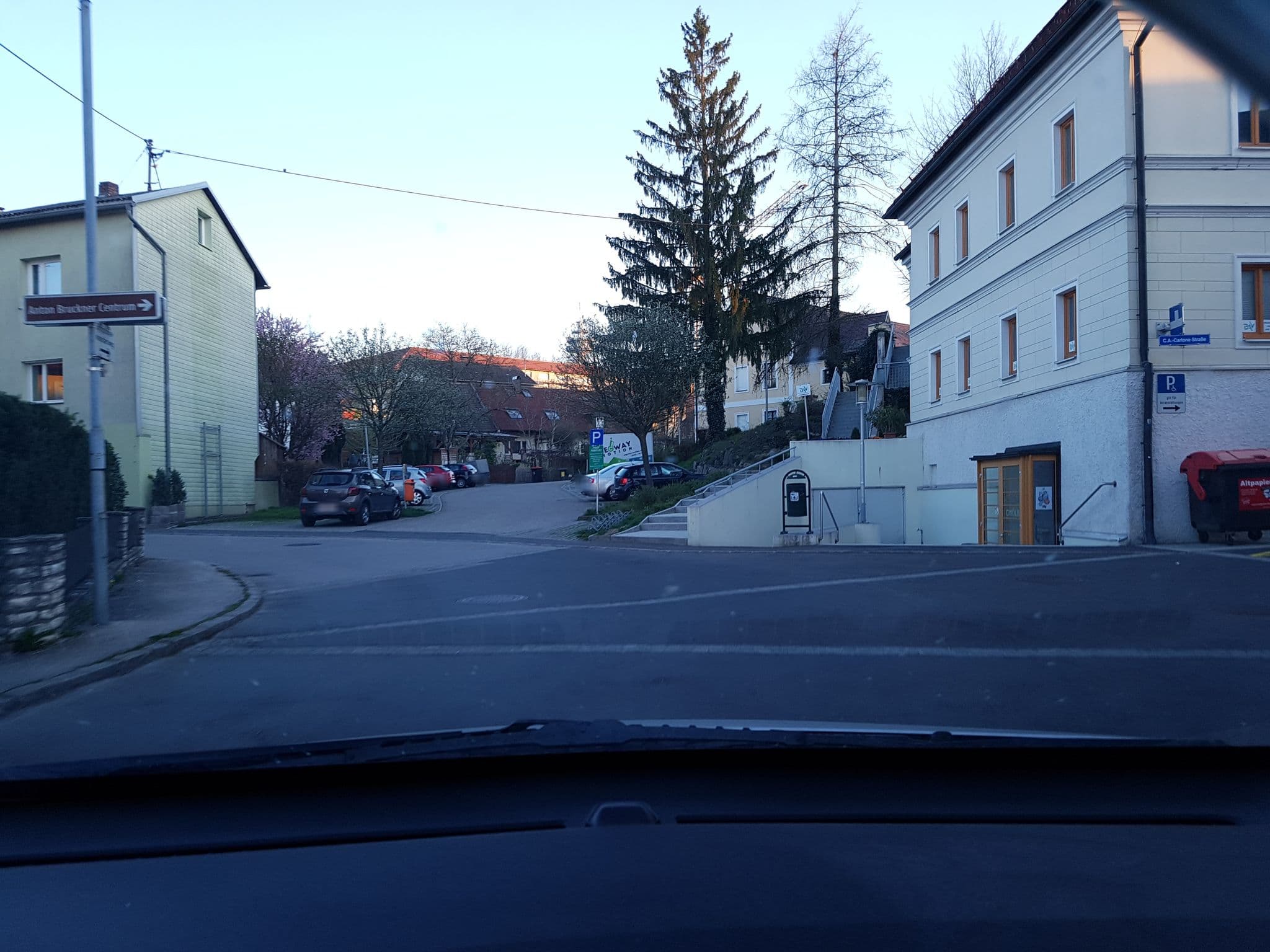 Street view near Landzeit Restaurant Betrieb GmbH, Ansfelden — © pepeaut (CC BY-SA · Mapillary)