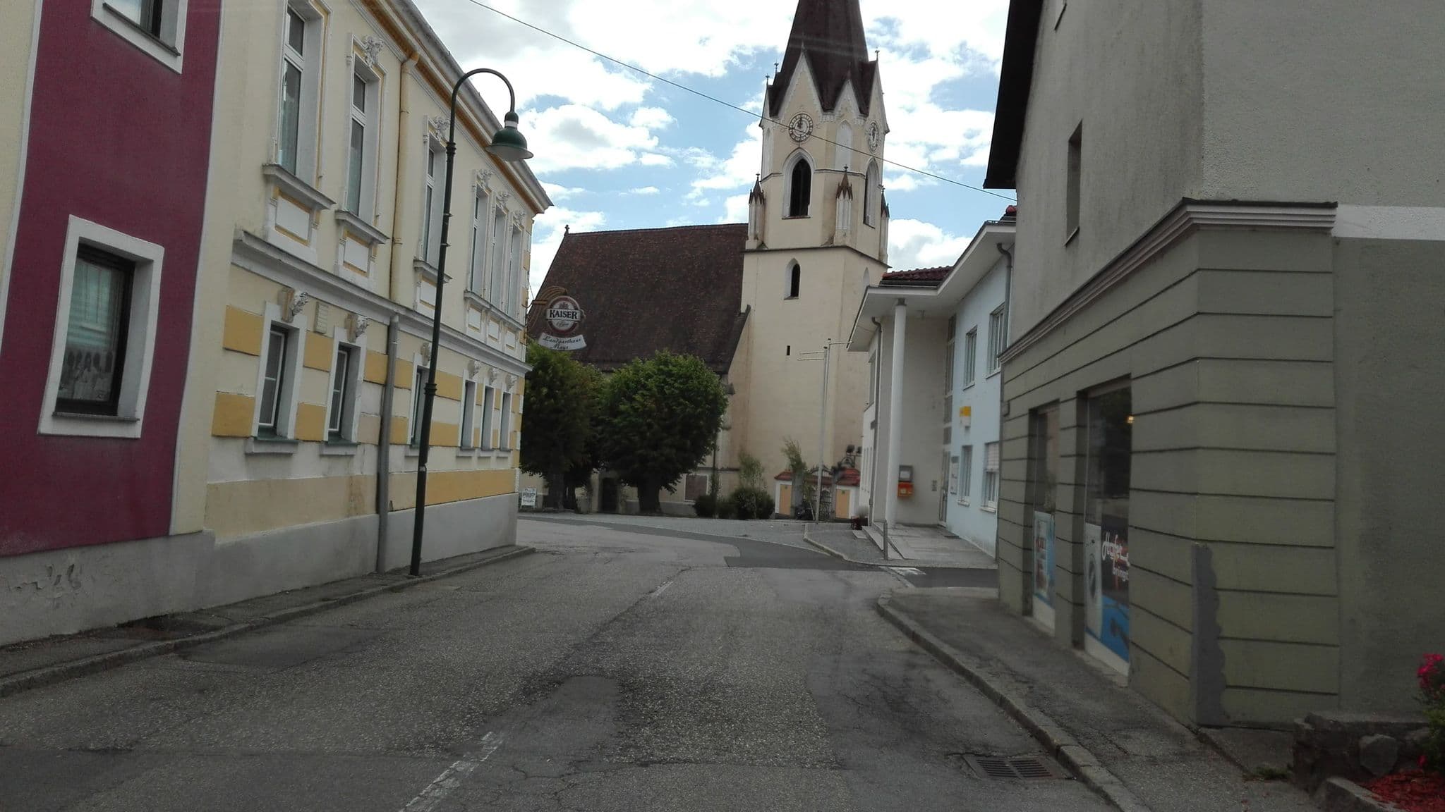 Street view near Cafe Vicino Christine Mayr, Ried in der Riedmark — © suriv (CC BY-SA · Mapillary)