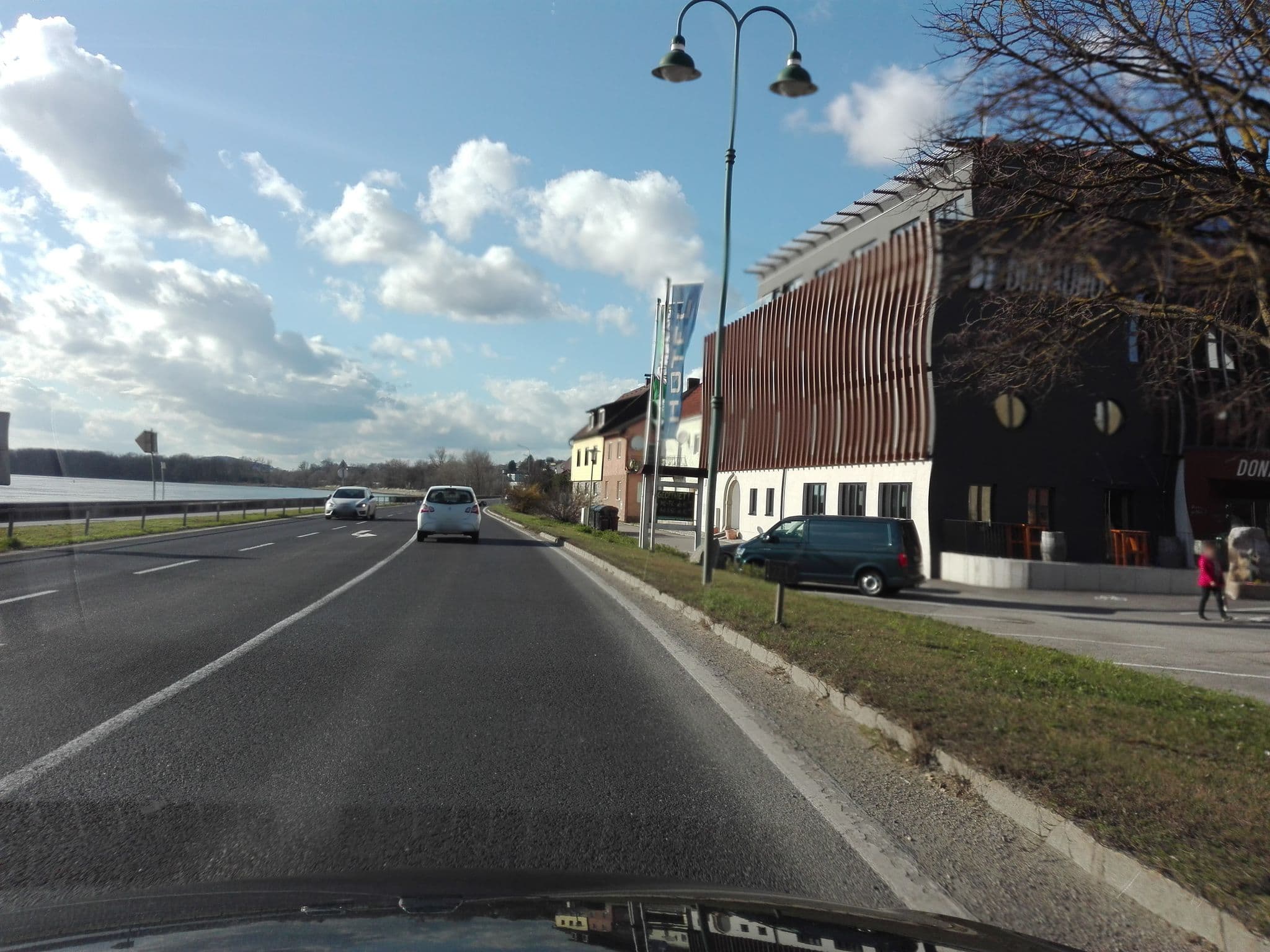 Street view near Donauhof Radhotel, Seminarhotel, Businesshotel, Ufer — © suriv (CC BY-SA · Mapillary)