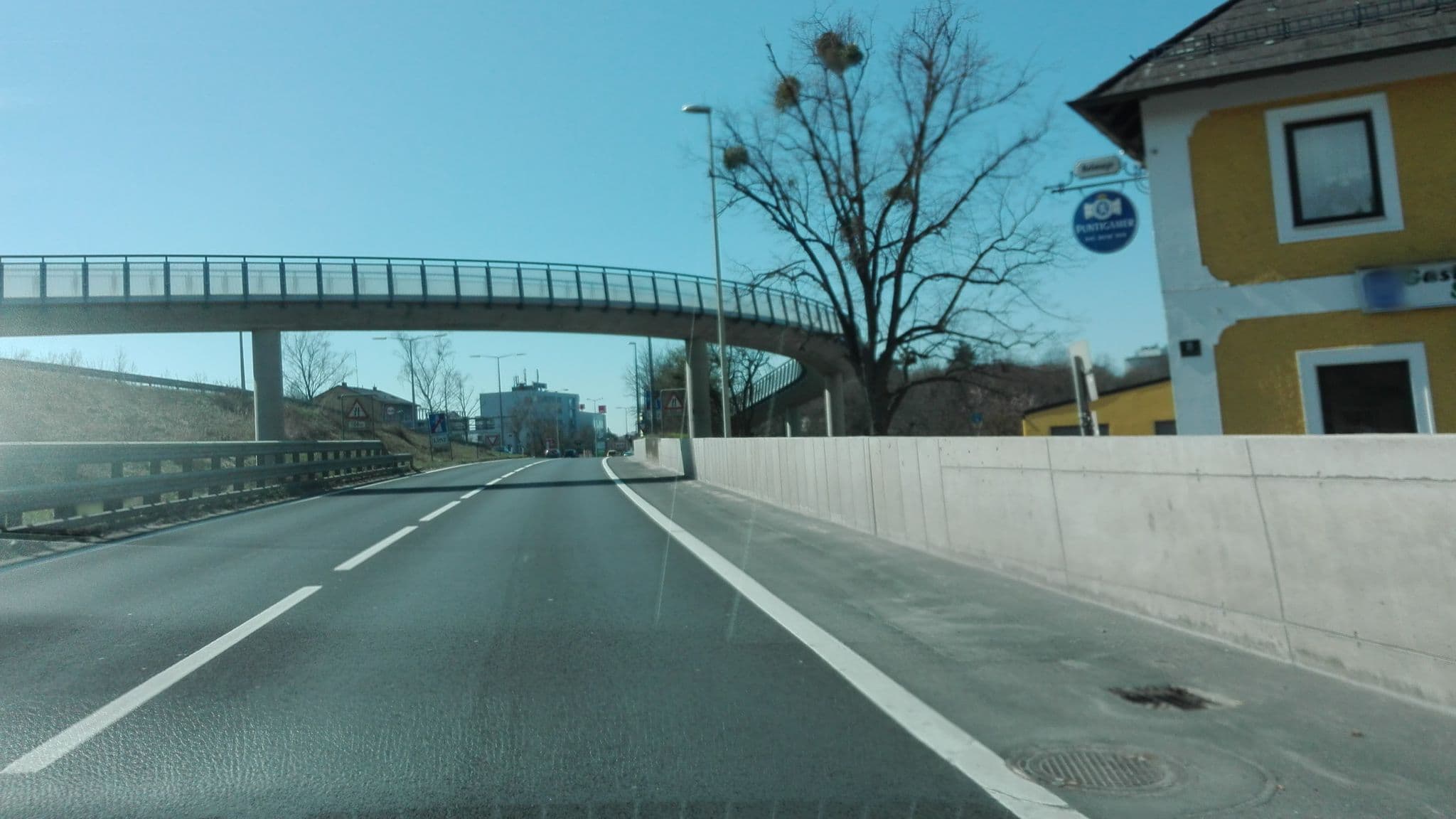 Street view near Seimayr Siegfried, Haag — © suriv (CC BY-SA · Mapillary)