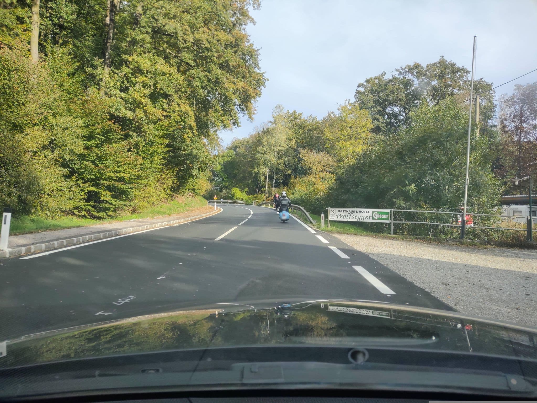 Street view near Hotel Wolfsegger, Mittertreffling — © stefan4614 (CC BY-SA · Mapillary)