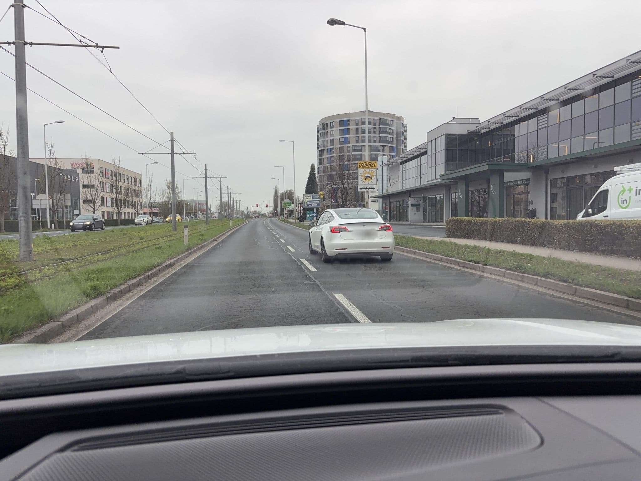 Street view near Hotel Kremstalerhof Inh Karl Weixelbaumer, Hart — © berndschiller (CC BY-SA · Mapillary)