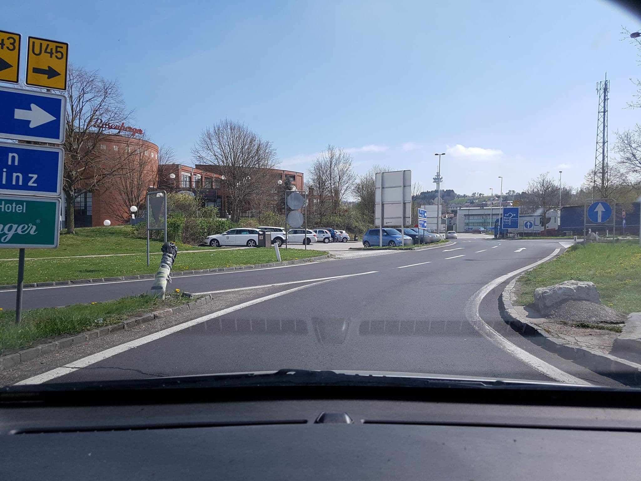 Street view near Rosenberger Seminar-Hotel Ansfelden South, Ansfelden — © pepeaut (CC BY-SA · Mapillary)