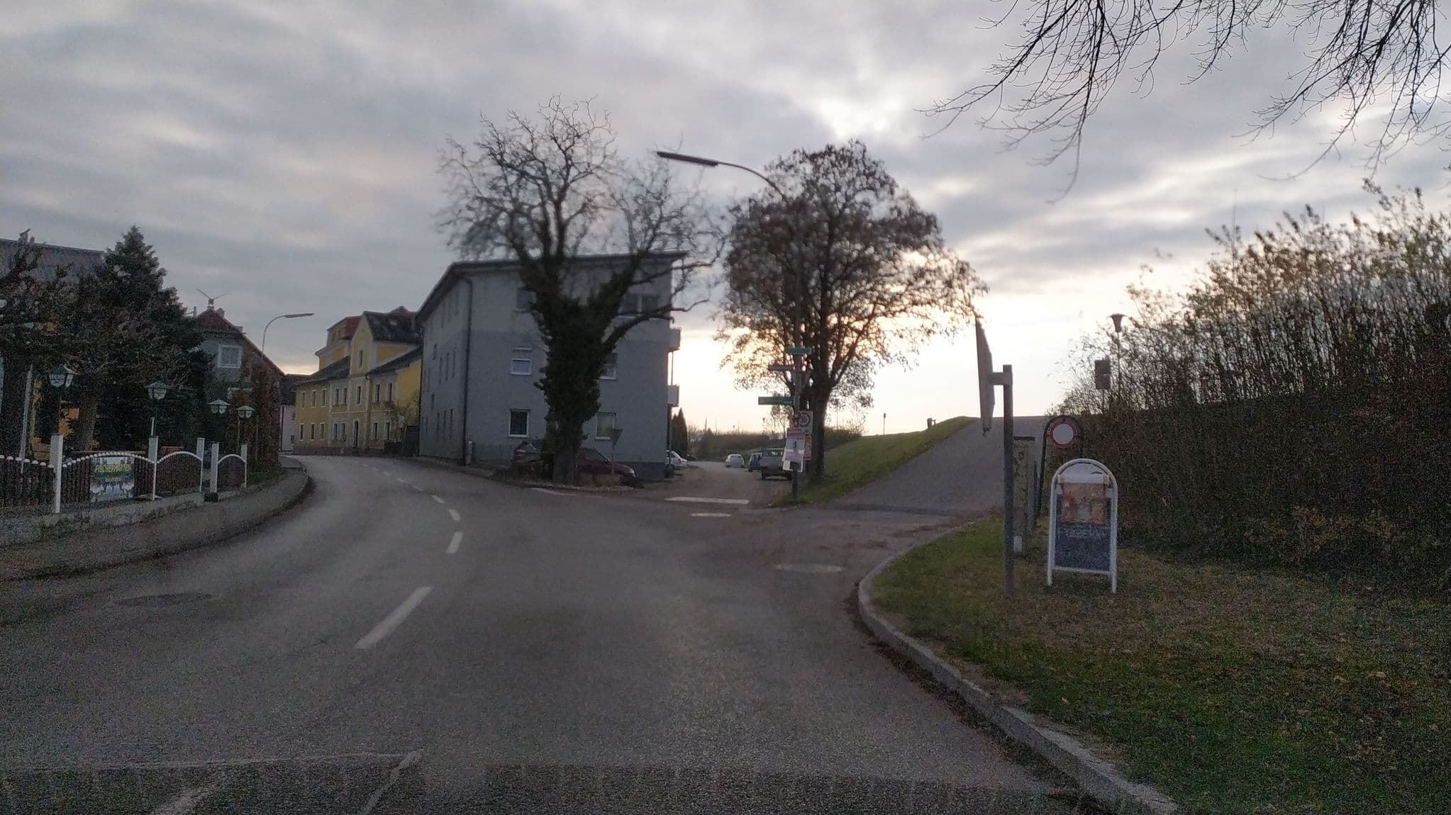 Street view near Elisabeth Mantel, Naarn im Machlande — © suriv (CC BY-SA · Mapillary)