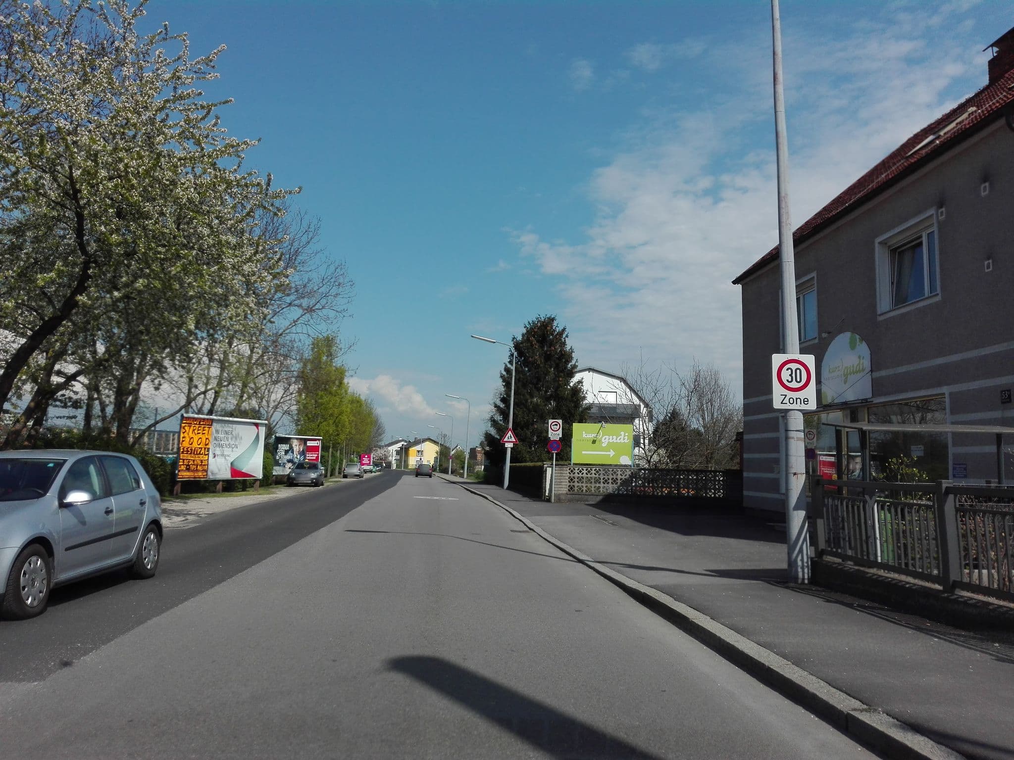 Street view near Ois 4 d'Wirscht - die gemütliche Imbissstube, Freindorf — © suriv (CC BY-SA · Mapillary)