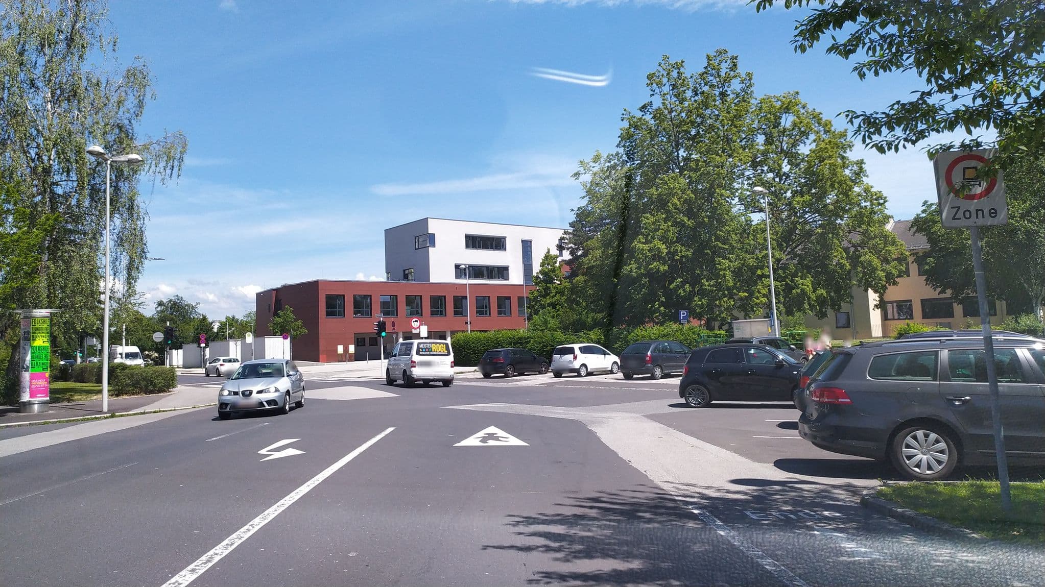 Street view near Pizzahaus Megatreff, Freindorf — © suriv (CC BY-SA · Mapillary)