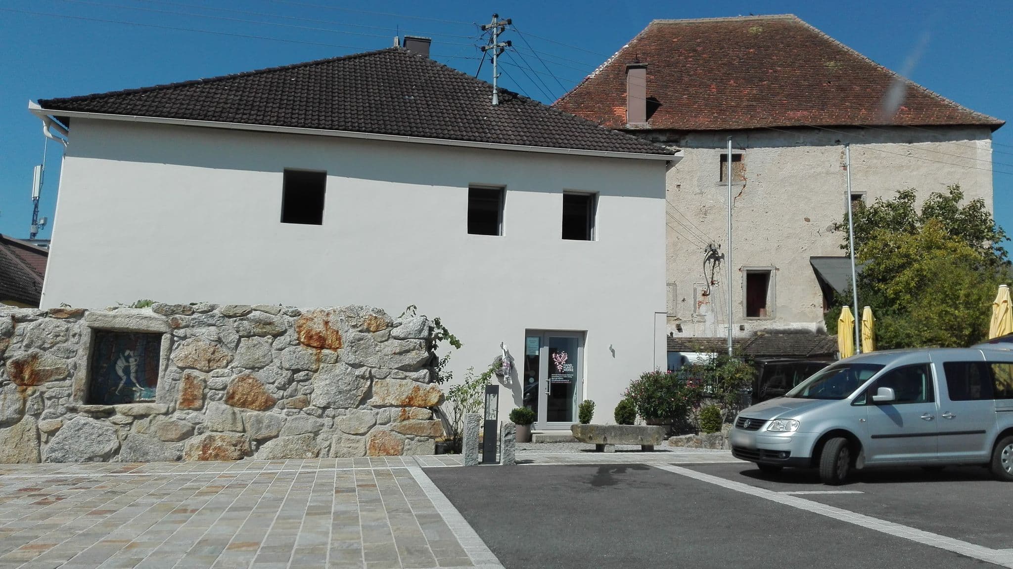 Street view near Gasthaus und Schloßheuriger, Münzbach — © suriv (CC BY-SA · Mapillary)