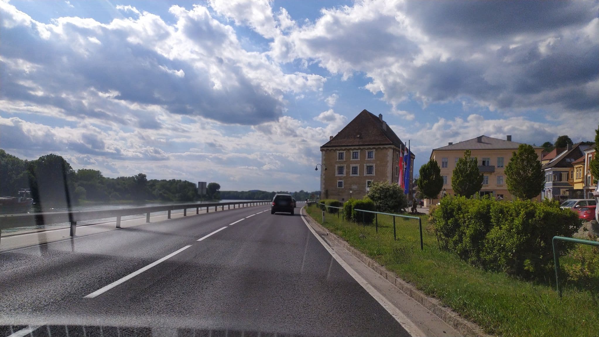Street view near Pension zur Traube, Ufer — © suriv (CC BY-SA · Mapillary)