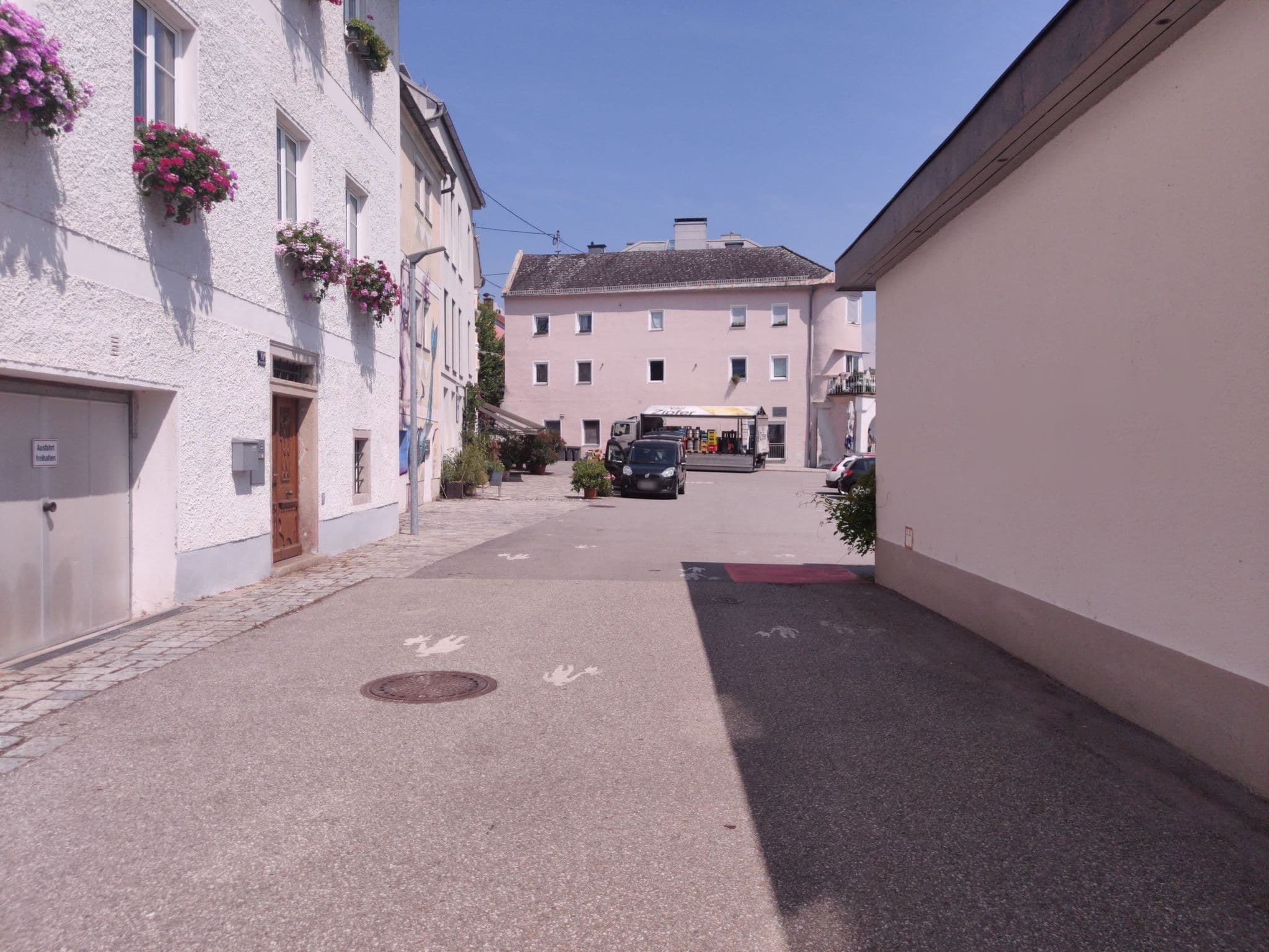 Street view near Donauhof An der Fähre, Ottensheim — © aceini (CC BY-SA · Mapillary)