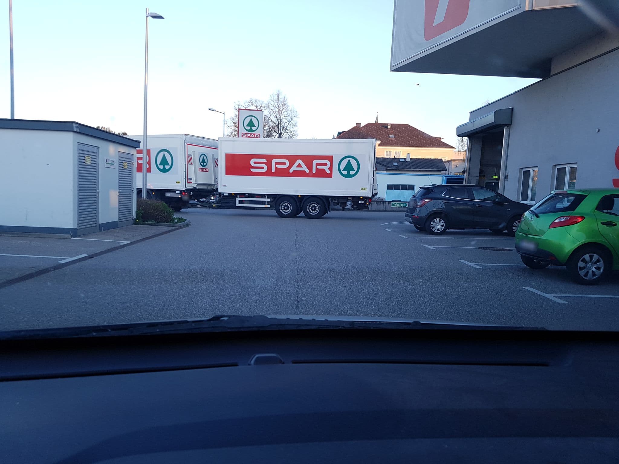 Street view near Adeo Hotel Ansfelden/Haid, Ansfelden — © pepeaut (CC BY-SA · Mapillary)