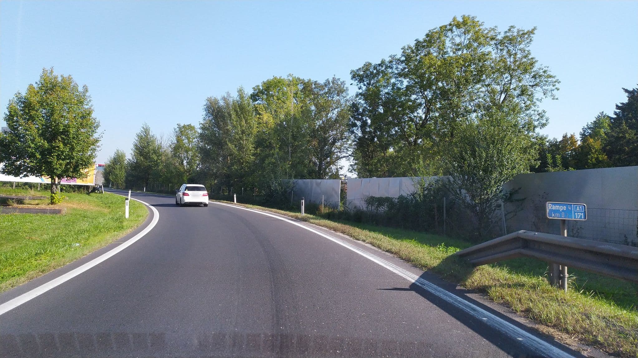 Street view near Motorhotel, Ansfelden — © suriv (CC BY-SA · Mapillary)