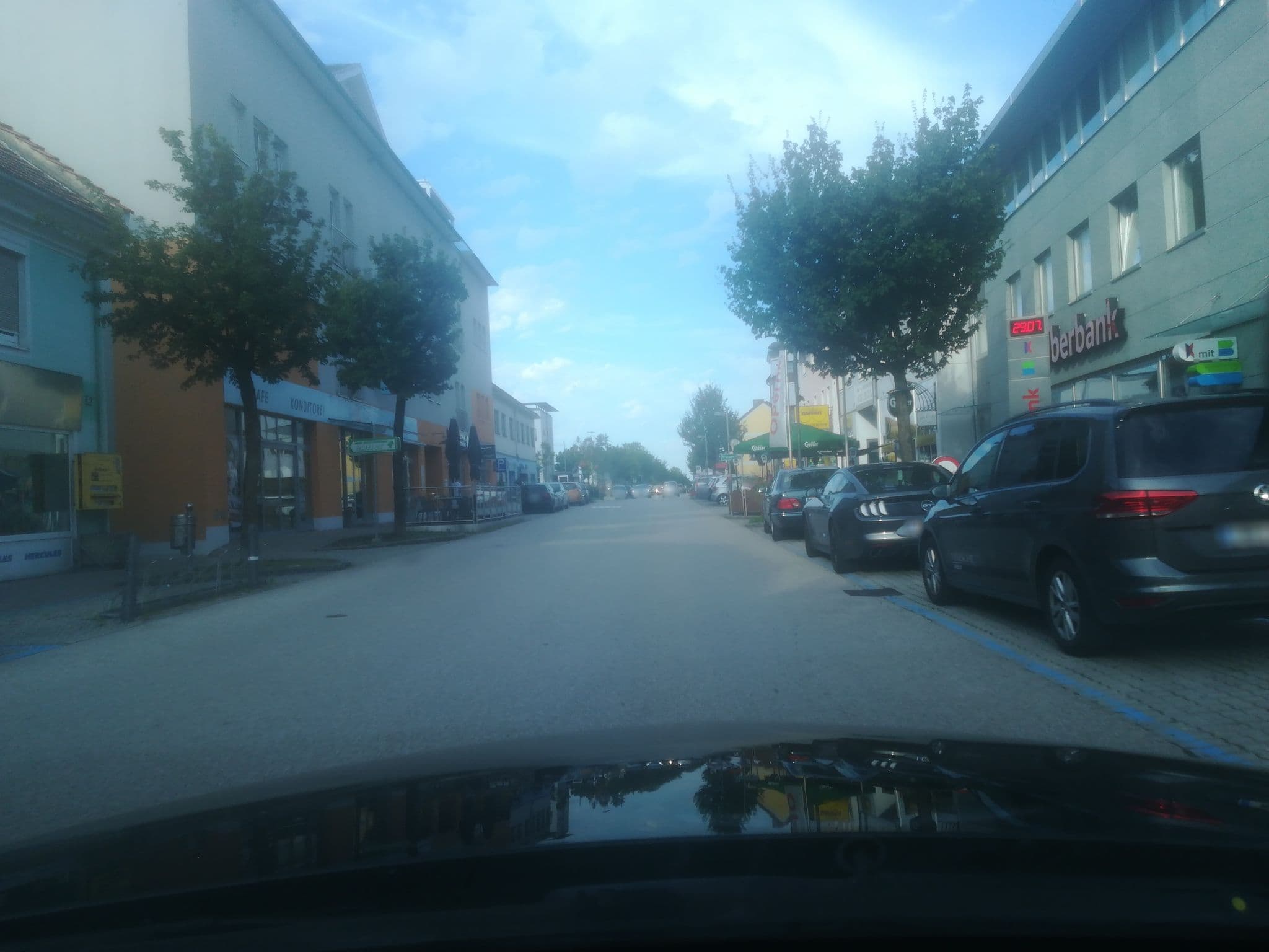 Street view near Gasthaus z Goldhaube, Marchtrenk — © stefan4614 (CC BY-SA · Mapillary)