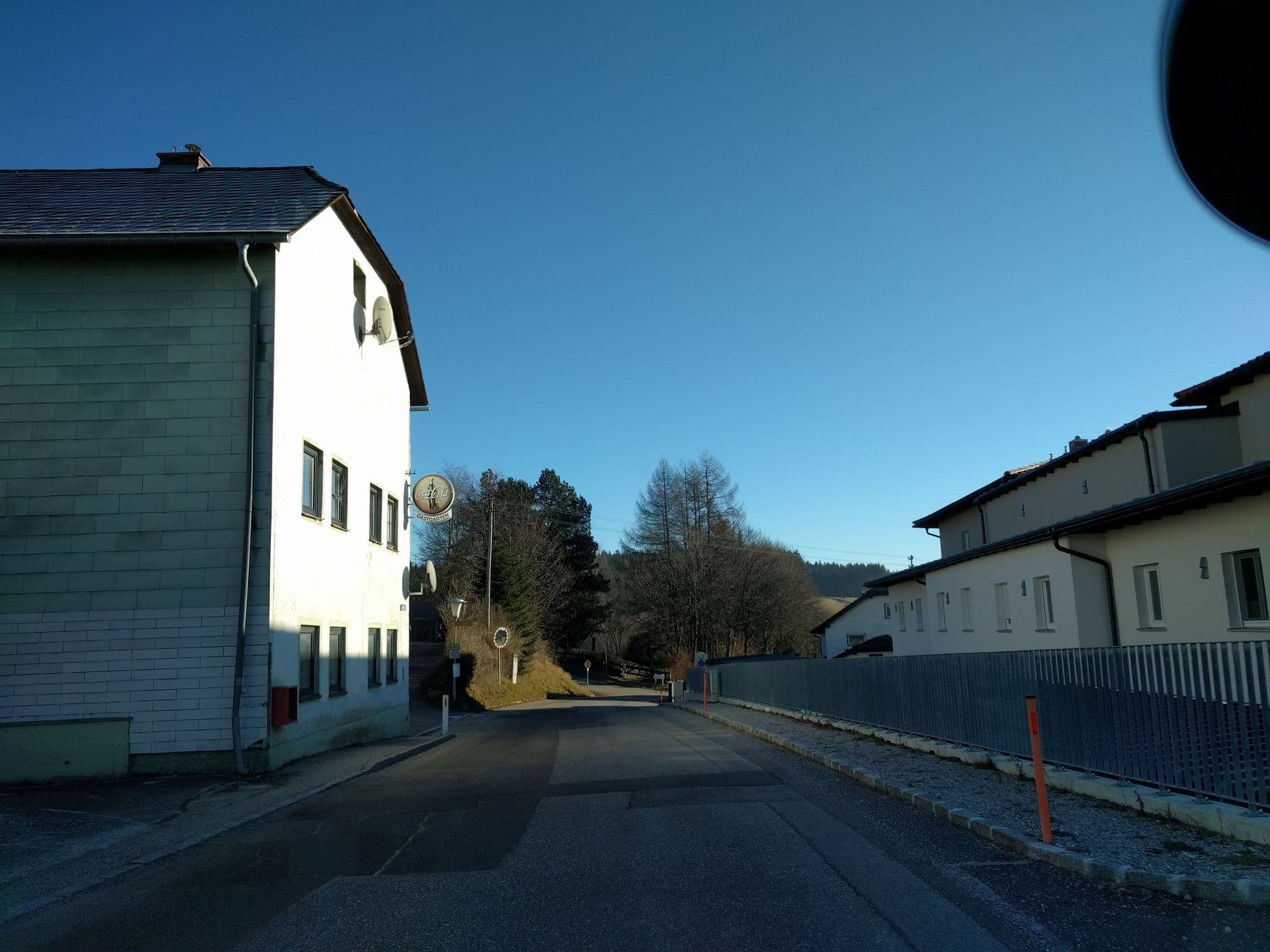 Street view near Gasthaus zur Linde, Hellmonsödt — © puerki (CC BY-SA · Mapillary)