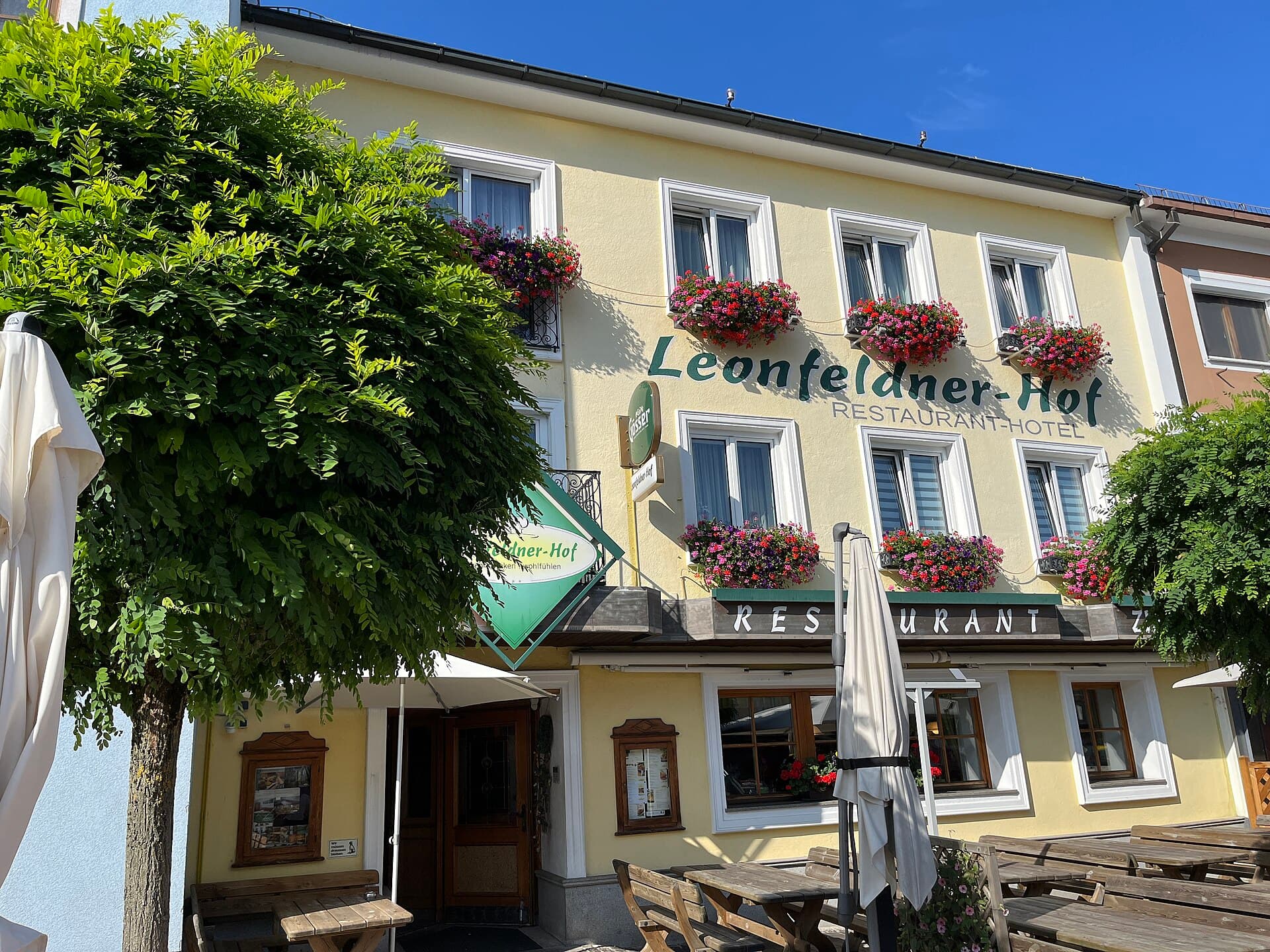 Leonfeldner-Hof (via Wikimedia Commons, CC BY-SA 4.0)