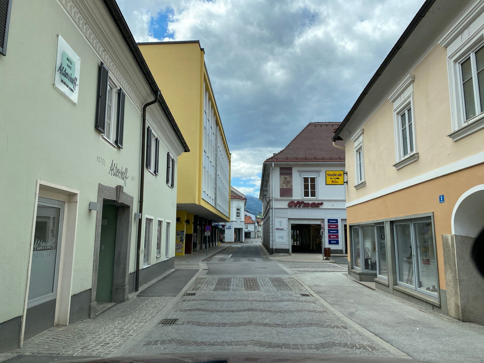 Street view near Hotel Pfundner, Wolfsberg — © ee90 (CC BY-SA · Mapillary)