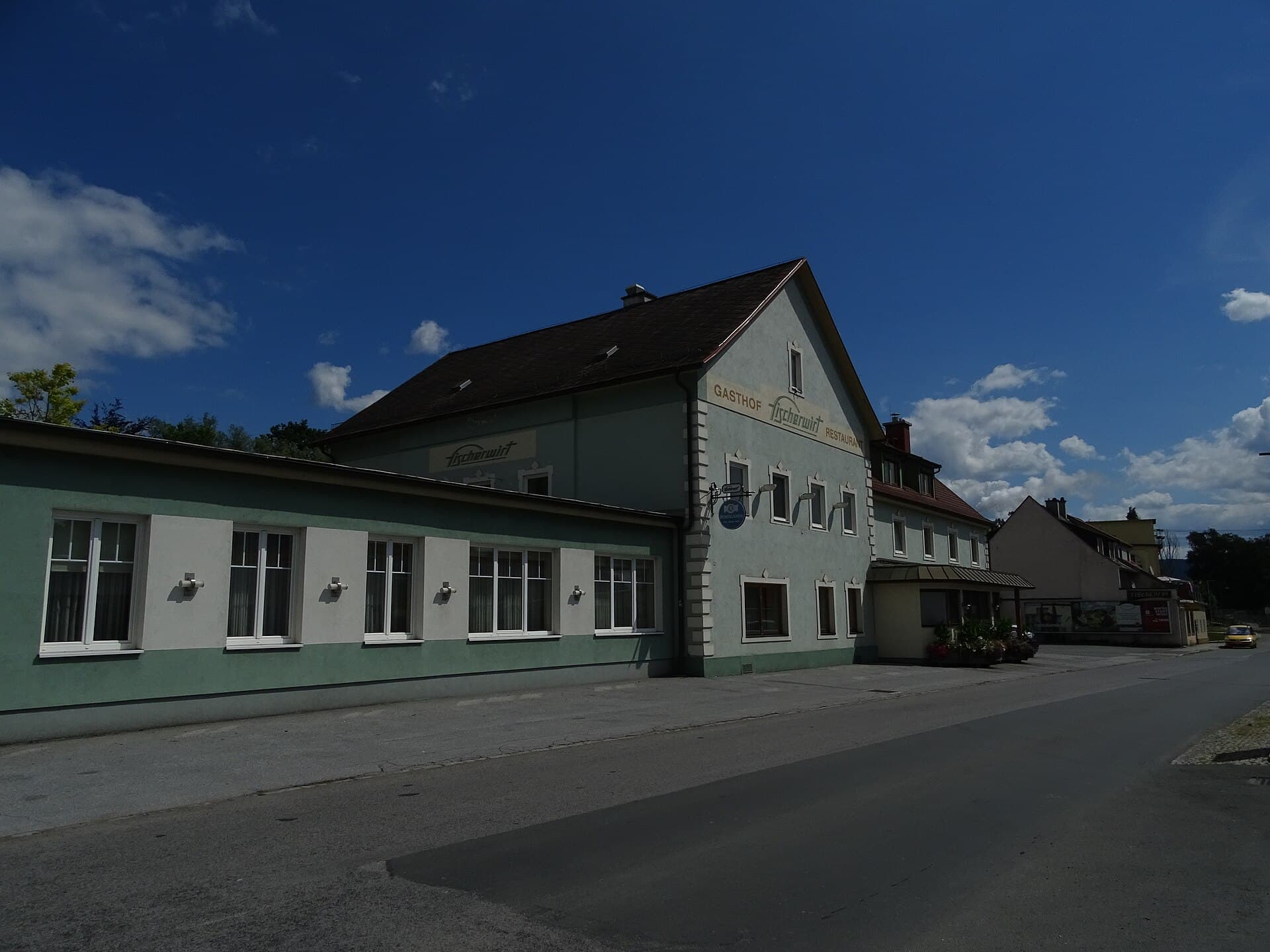 Hotel-Restaurant Fischerwirt (via Wikimedia Commons, CC BY-SA 4.0)