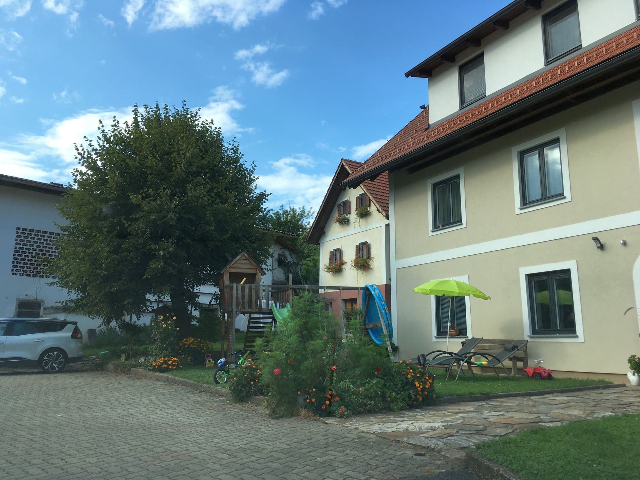 Street view near STIENDL - Urlaub am Bauernhof, Gleinstätten — © istefanos (CC BY-SA · Mapillary)