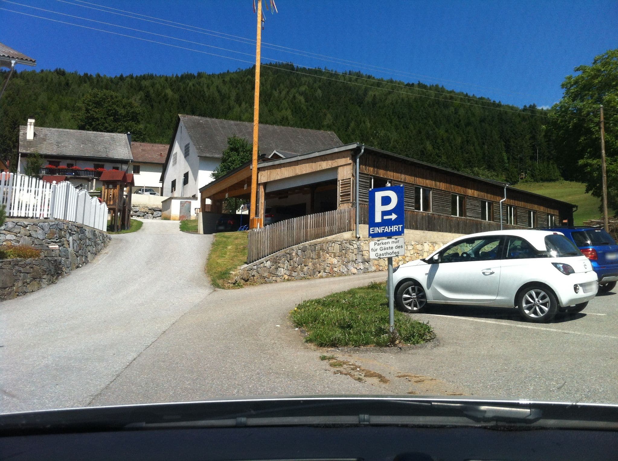 Street view near Erna Reisinger, Göttelsberg — © tswa (CC BY-SA · Mapillary)