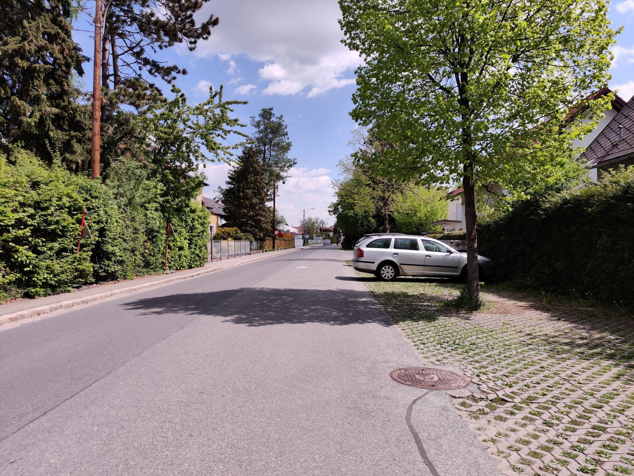Street view near Hotel Zur Lisa ;p, Straßgang — © aceini (CC BY-SA · Mapillary)