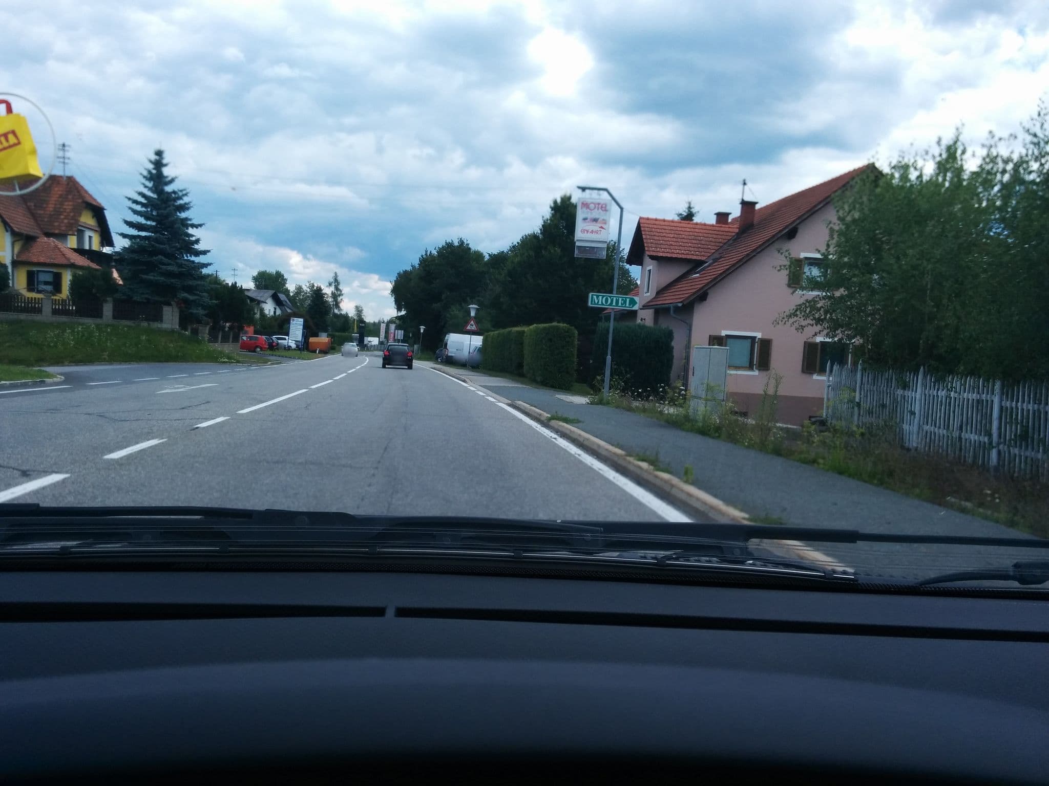 Street view near Pink Motel Hanksville, Lassnitzhöhe — © di0v0n (CC BY-SA · Mapillary)