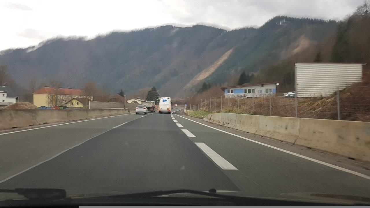 Street view near Gasthaus Jaga- Höfer zur Stiefelwirtin, Bruck an der Mur — © mik007 (CC BY-SA · Mapillary)