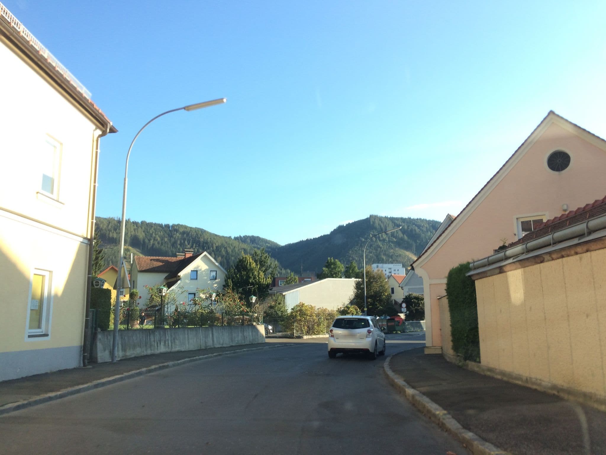 Street view near Christian Pink, Göss — © l_mike (CC BY-SA · Mapillary)