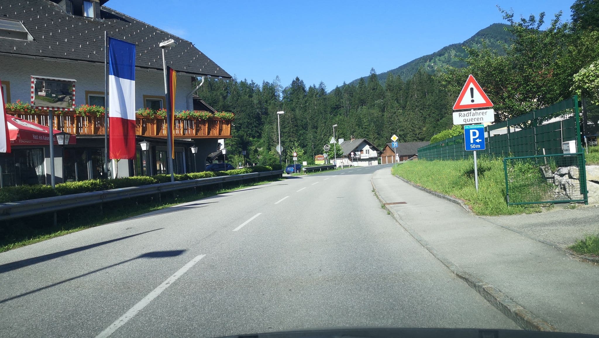 Street view near Bruckwirt GmbH, Zell-Arzberg — © schu_r (CC BY-SA · Mapillary)