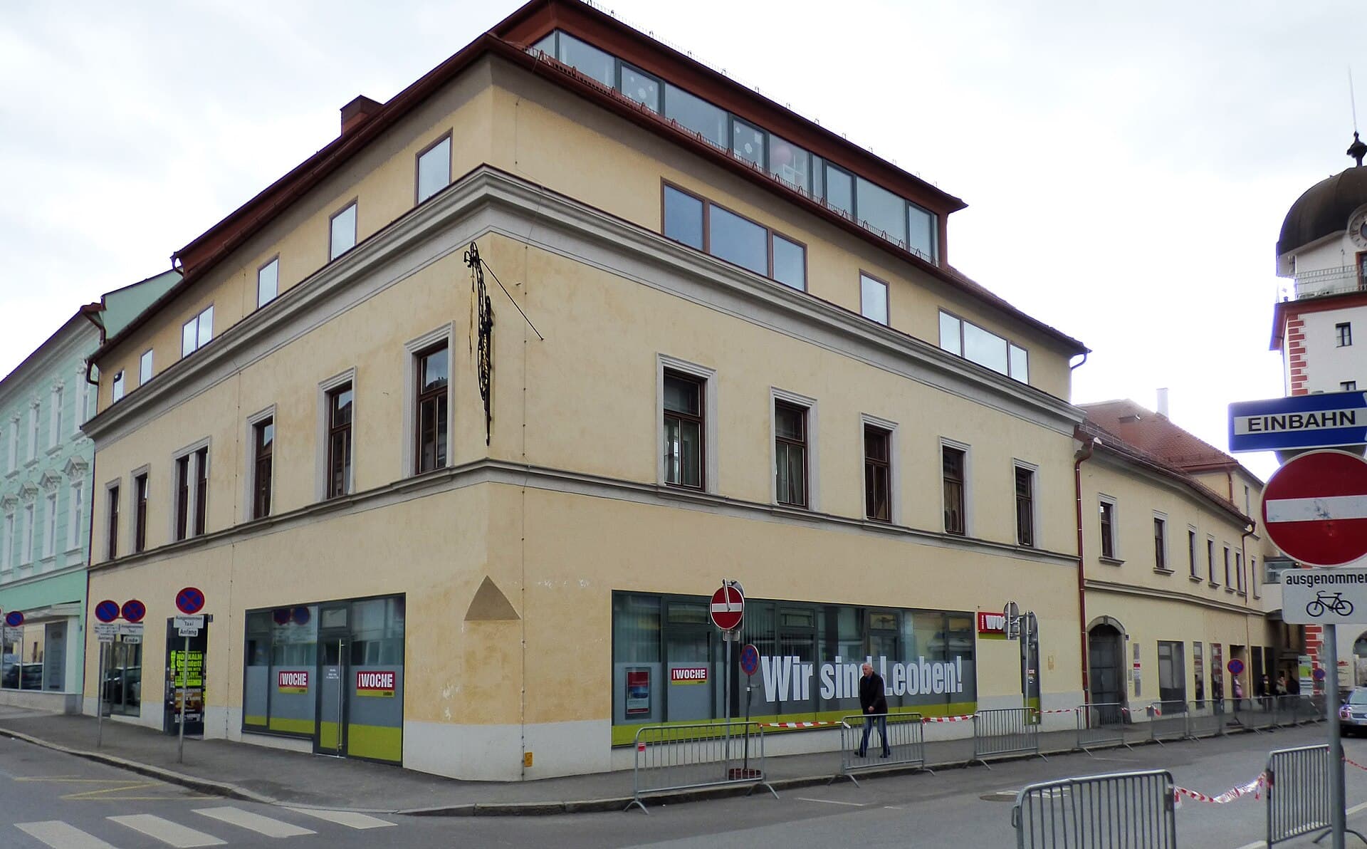 Hotel Zum Mohren (via Wikimedia Commons, CC BY-SA 4.0)